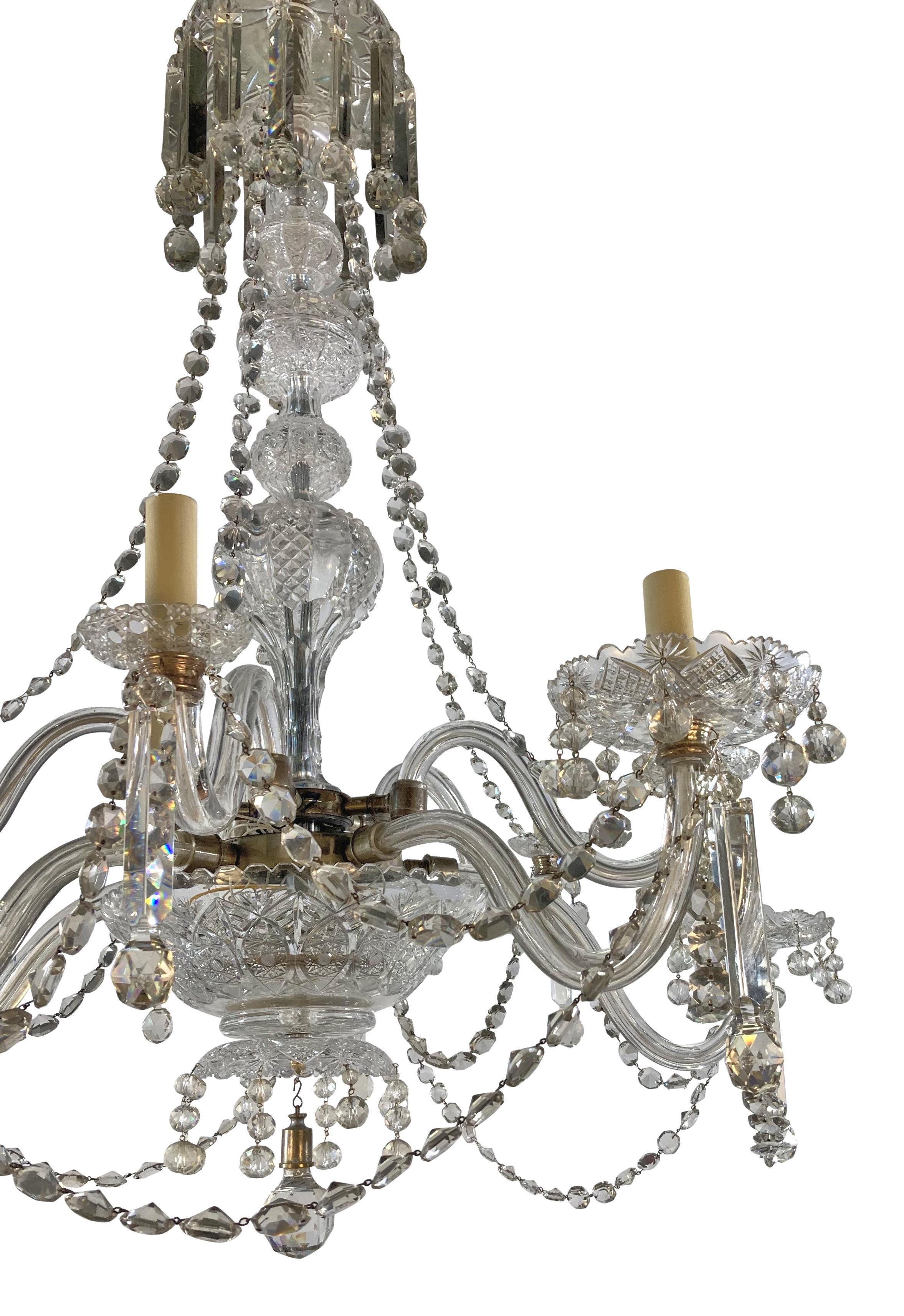 Grand lustre anglais du 19e siècle à dix lumières en verre taillé Bon état - En vente à Kent, Dover
