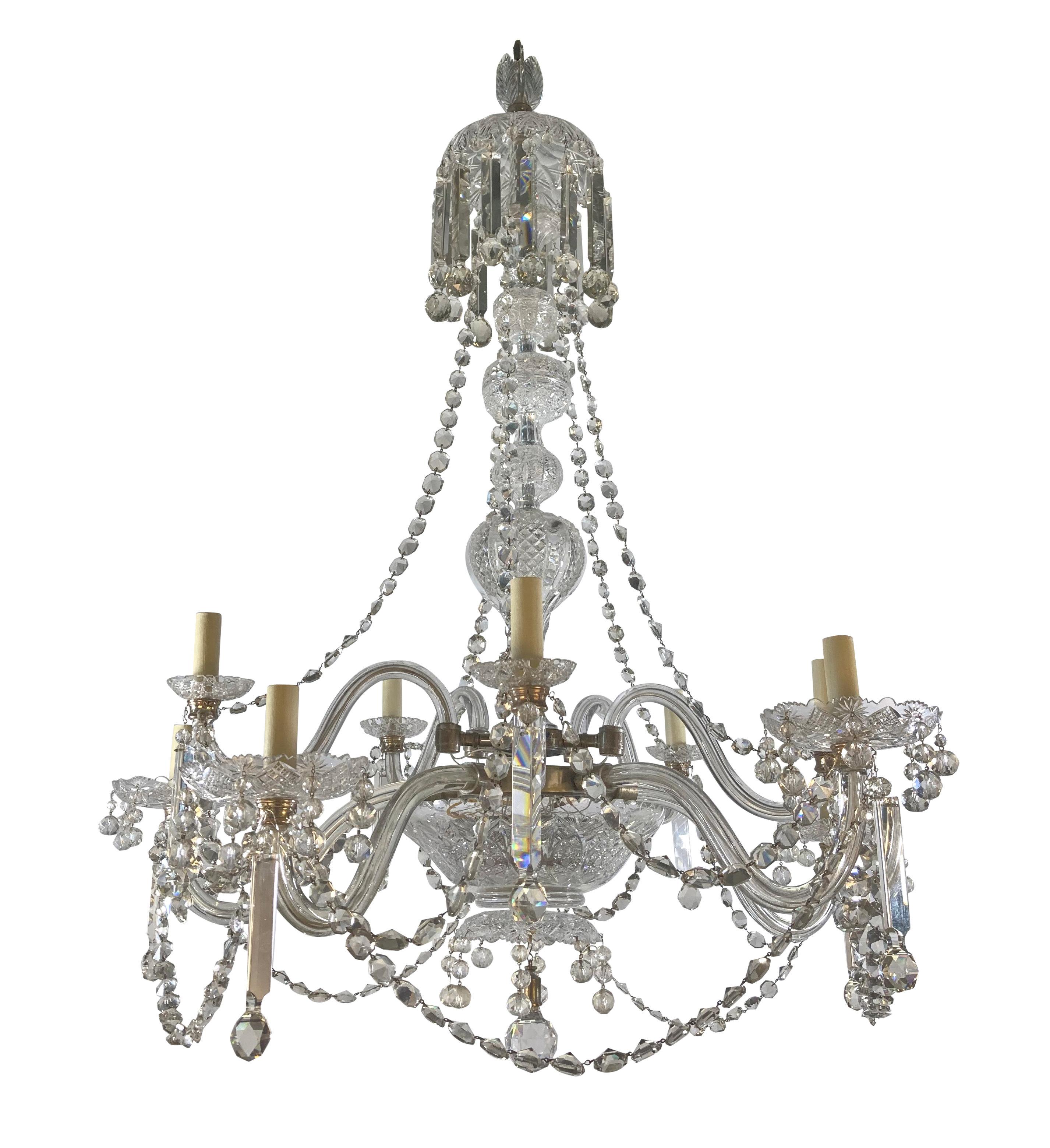 Bronze Grand lustre anglais du 19e siècle à dix lumières en verre taillé en vente