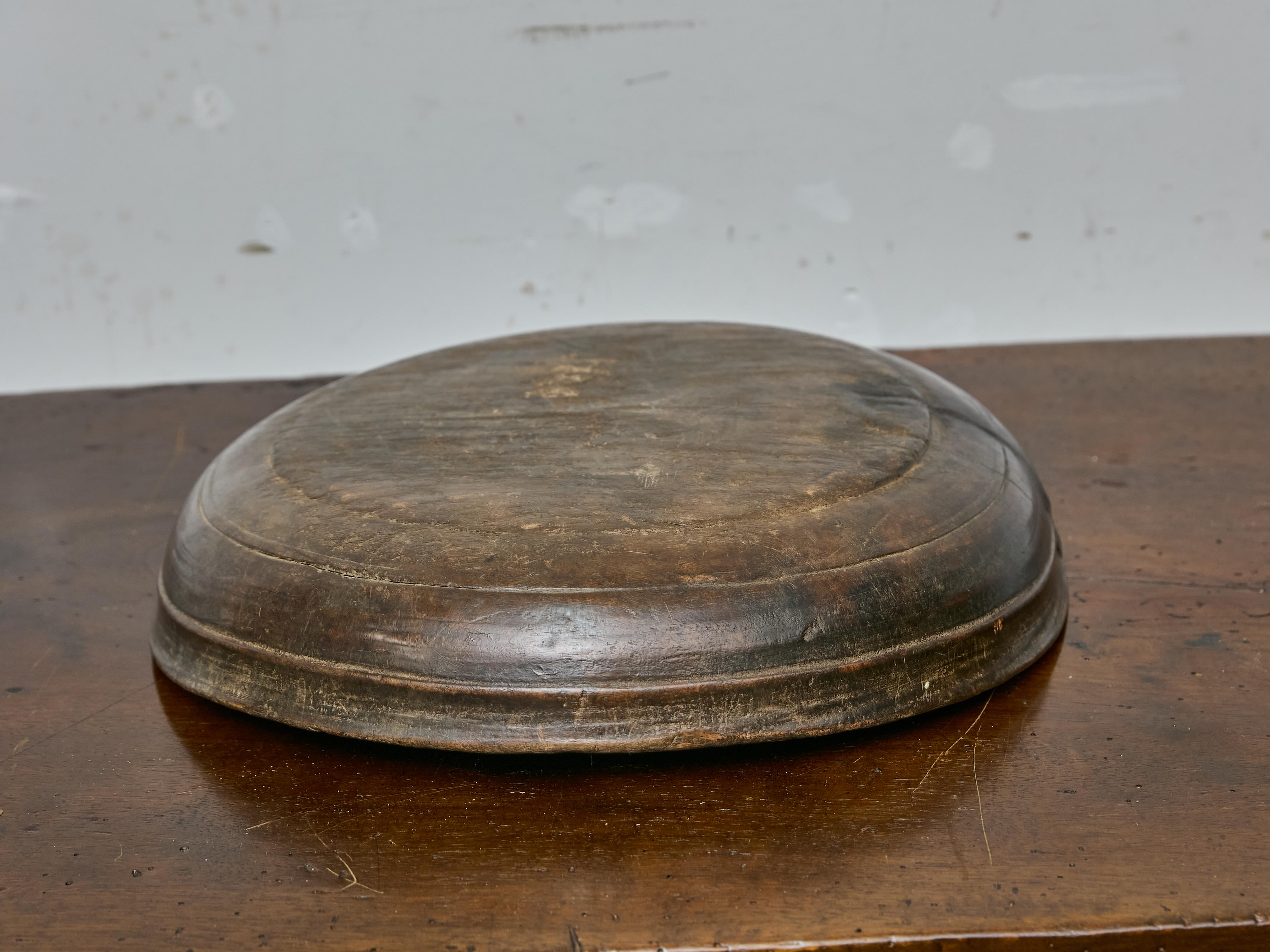 Large English 19th Century Walnut Bowl with Carved Lip In Good Condition For Sale In Atlanta, GA