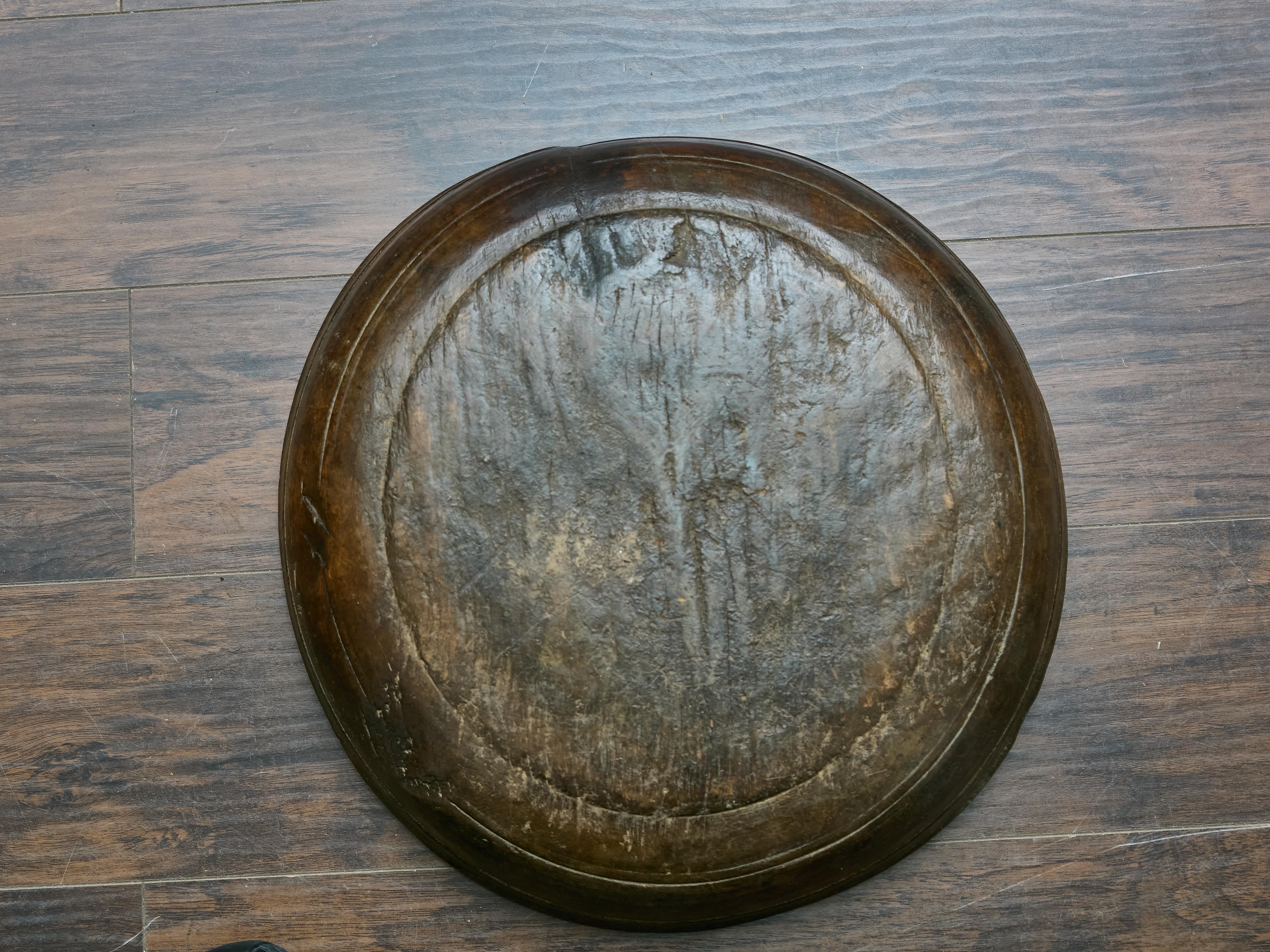 Large English 19th Century Walnut Bowl with Carved Lip For Sale 2