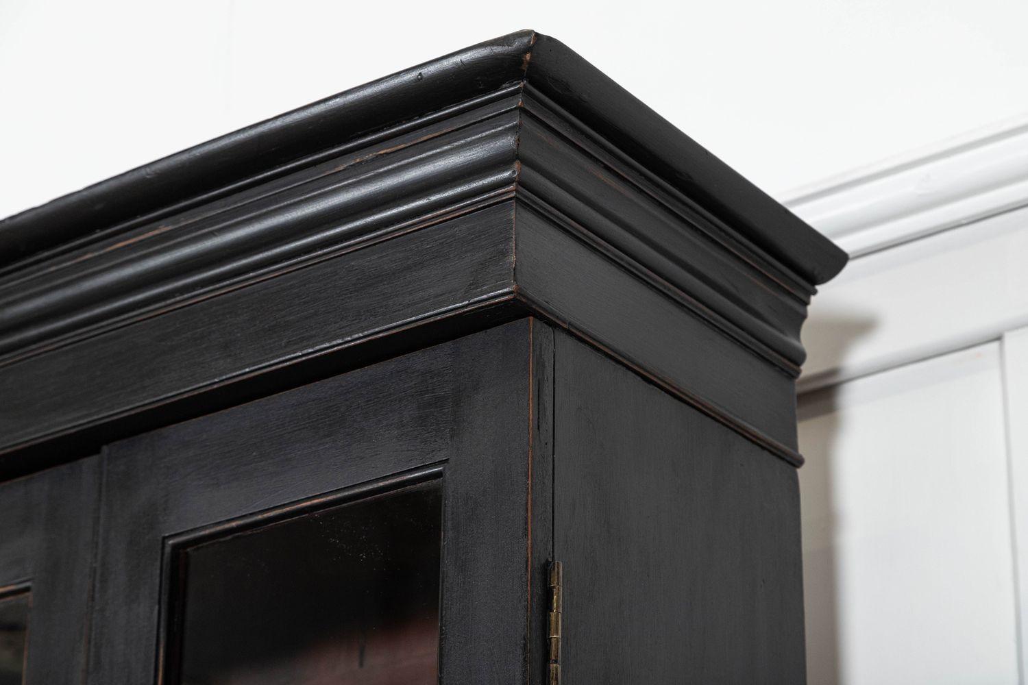 Grande libreria secretaire inglese del XIX secolo in mogano ebanizzato e smaltato in vendita 6