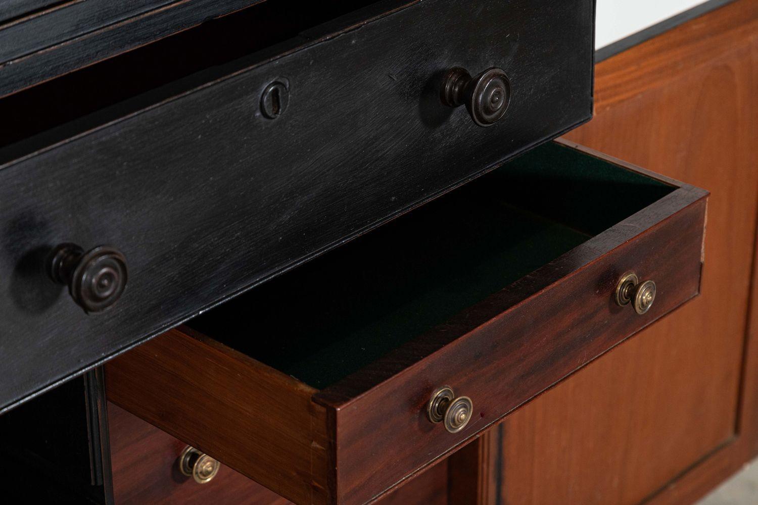 Grande libreria secretaire inglese del XIX secolo in mogano ebanizzato e smaltato in vendita 12