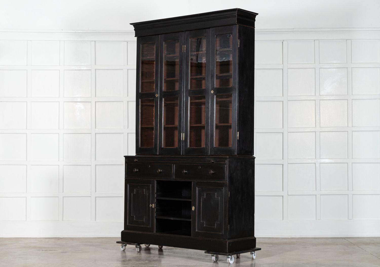 Grande libreria secretaire inglese del XIX secolo in mogano ebanizzato e smaltato in vendita 1