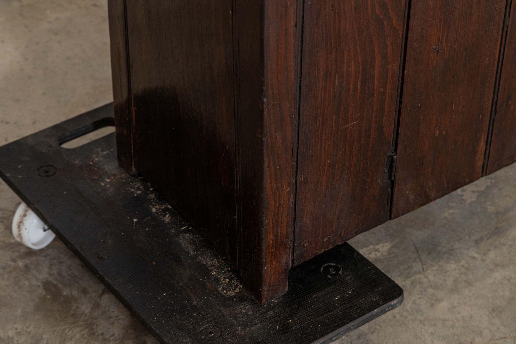 Grande base de commode en orme anglaise du 19ème siècle en vente 7