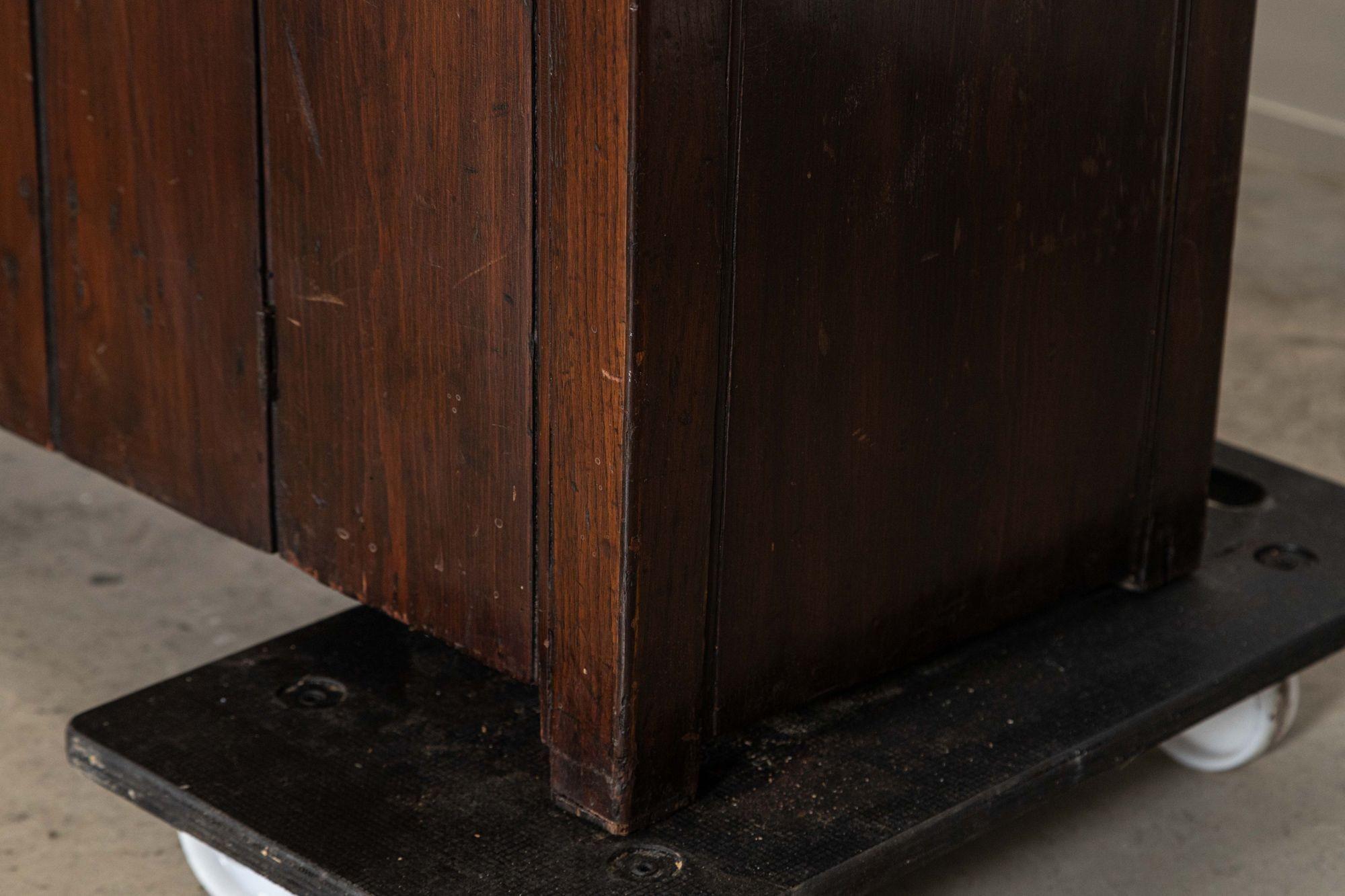 Grande base de commode en orme anglaise du 19ème siècle en vente 8