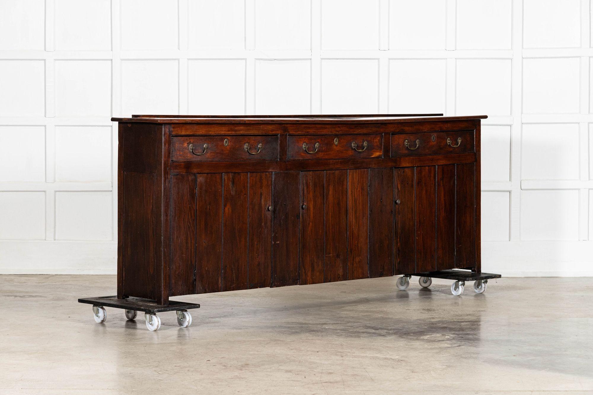 Grande base de commode en orme anglaise du 19ème siècle Bon état - En vente à Staffordshire, GB