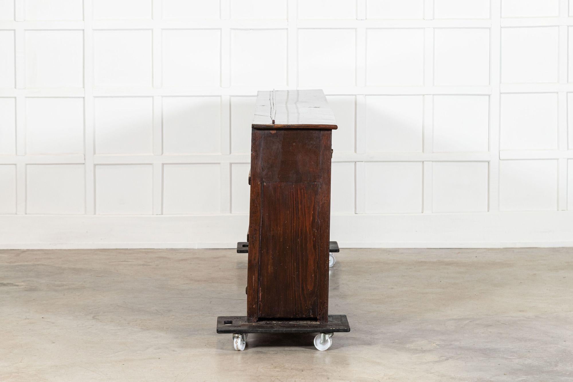Grande base de commode en orme anglaise du 19ème siècle en vente 2