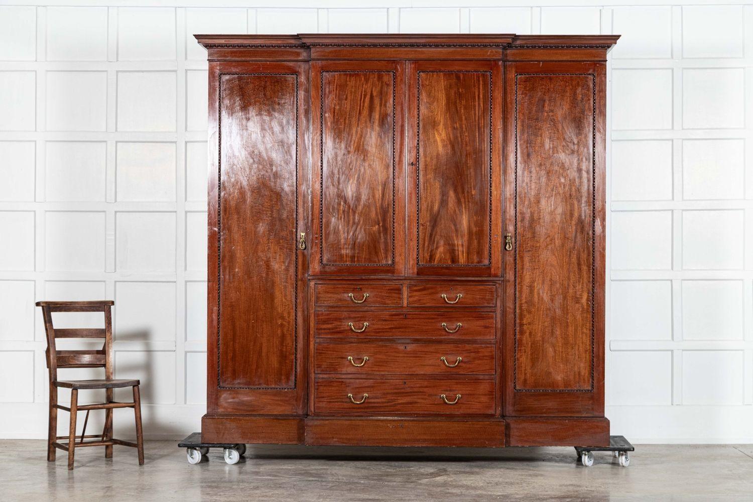 Large English 19thC Mahogany Triple Wardrobe In Good Condition In Staffordshire, GB
