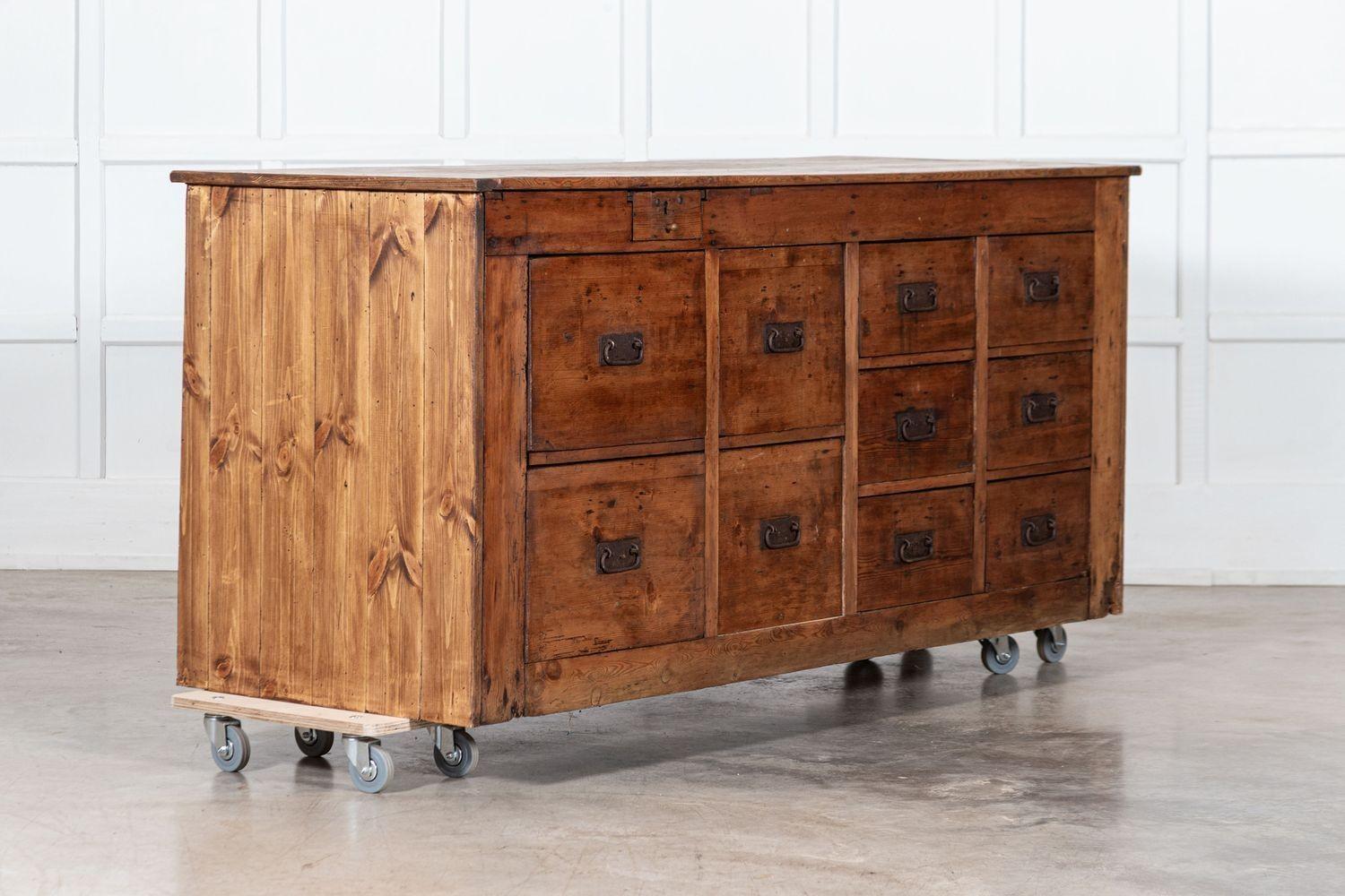 Large English 19thC Pine Counter / Kitchen Island In Good Condition In Staffordshire, GB
