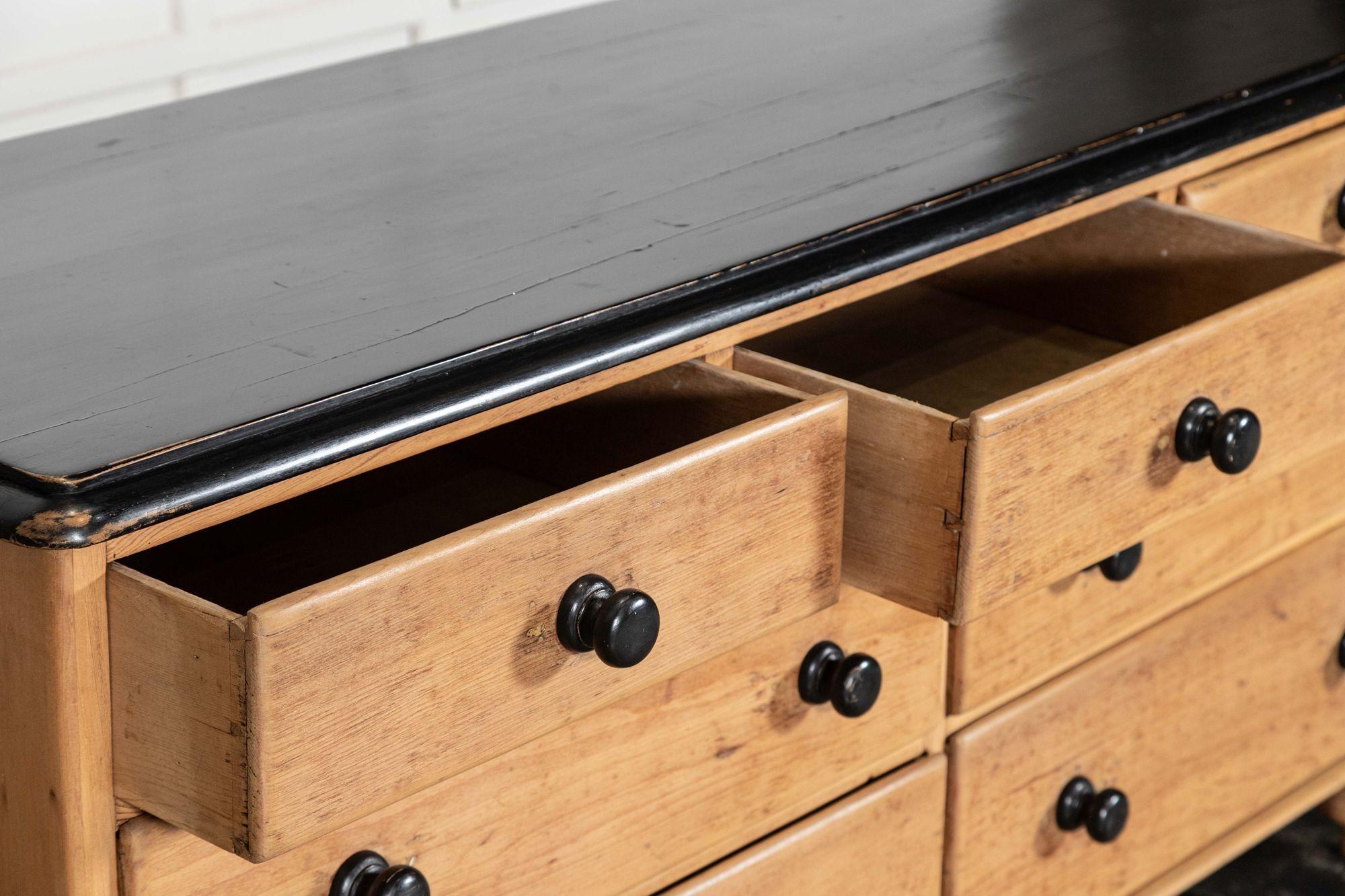 Grande cassettiera in pino inglese del XIX secolo in vendita 7