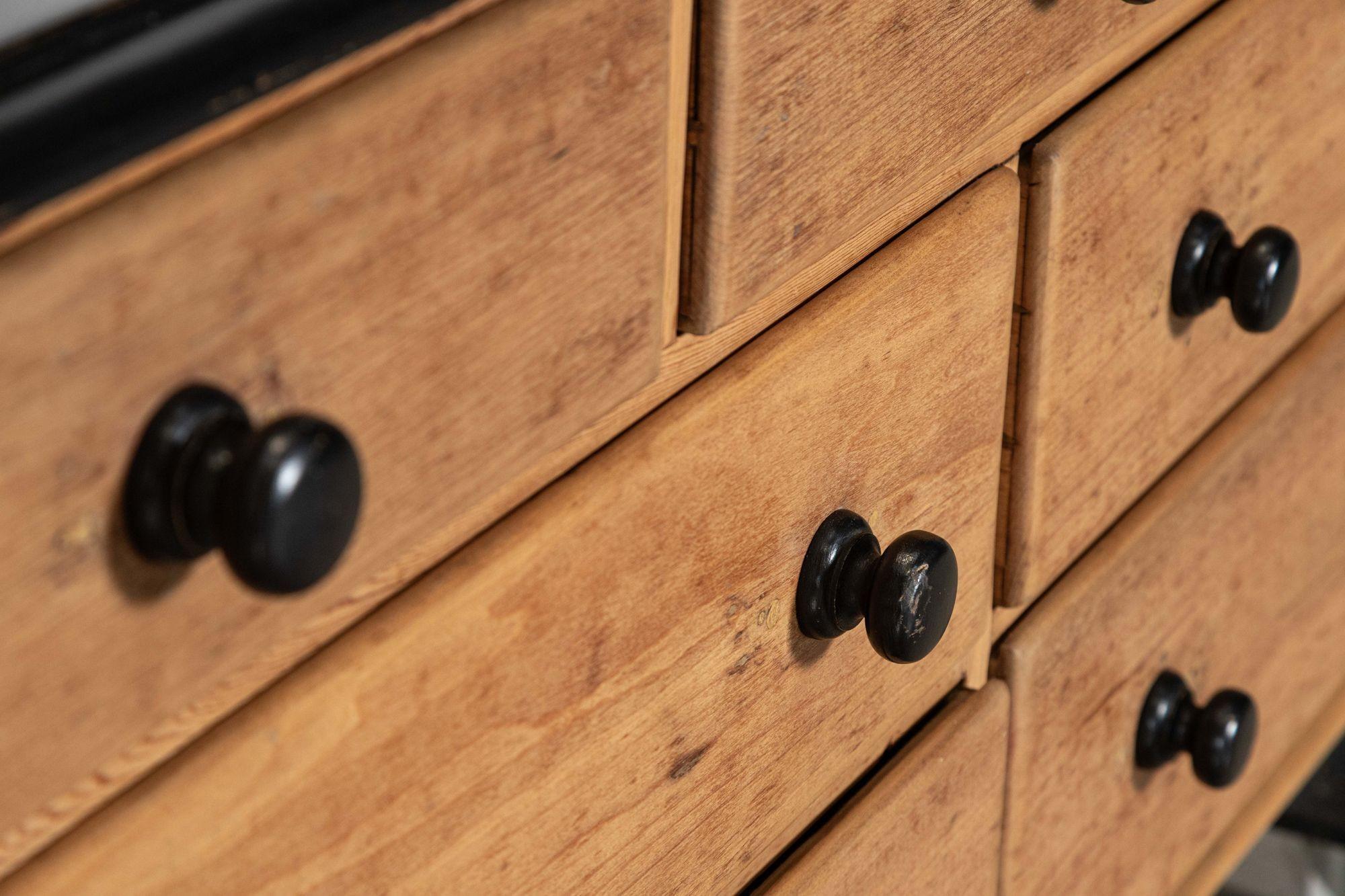 Grande cassettiera in pino inglese del XIX secolo in vendita 9