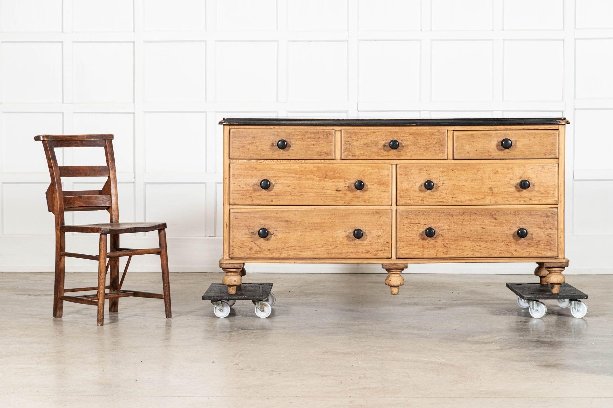 Grande cassettiera in pino inglese del XIX secolo In condizioni buone in vendita a Staffordshire, GB