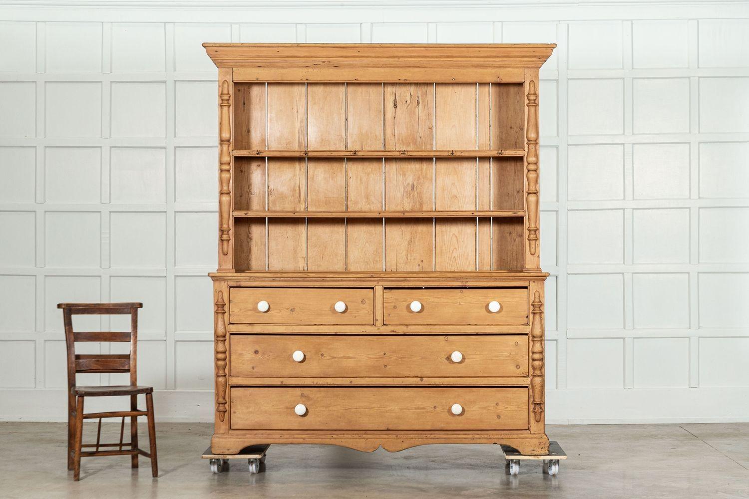 Large English 19thC Pine Dresser In Good Condition For Sale In Staffordshire, GB