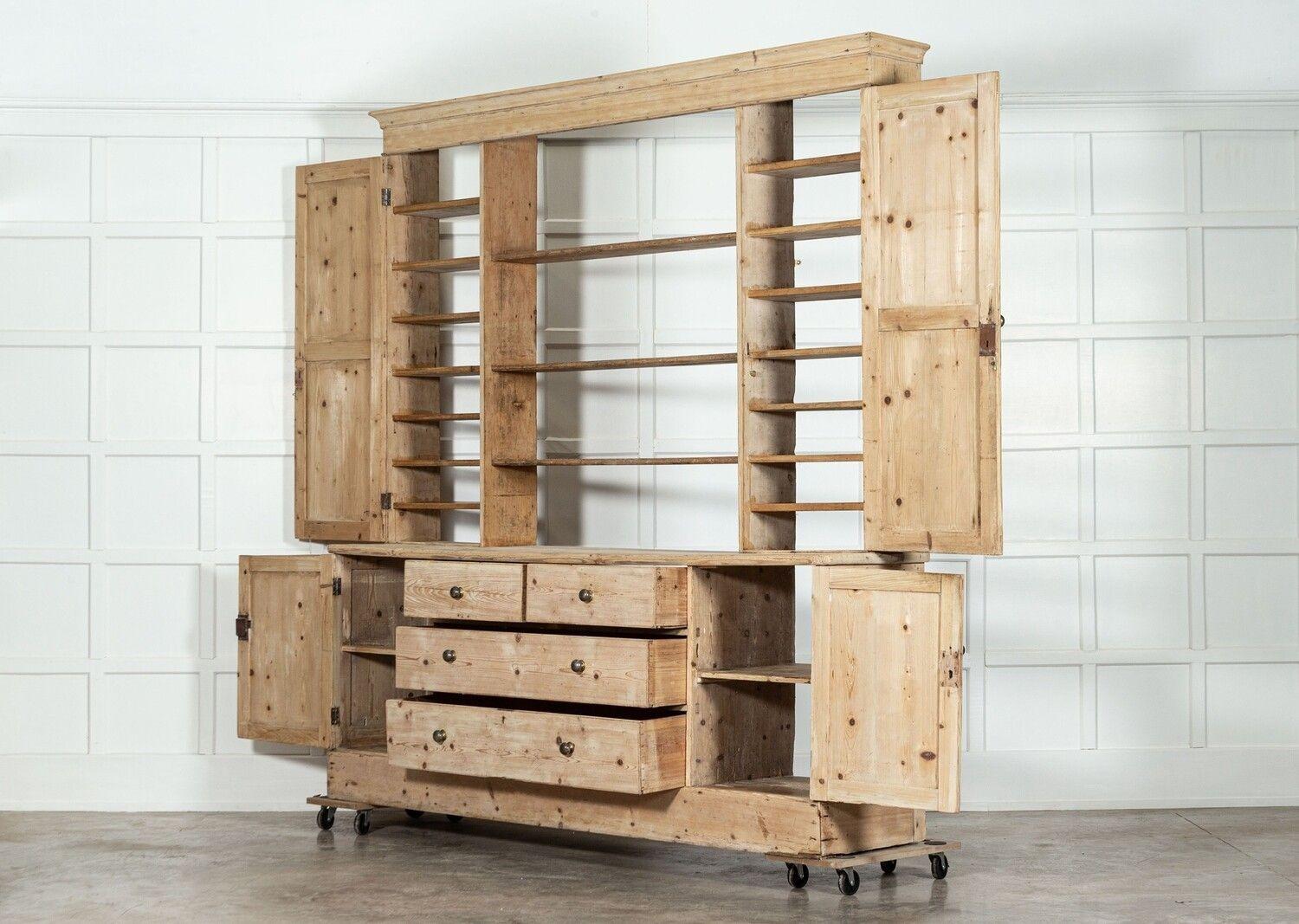 Grande commode à dossier ouvert en pin du 19e siècle en vente 1