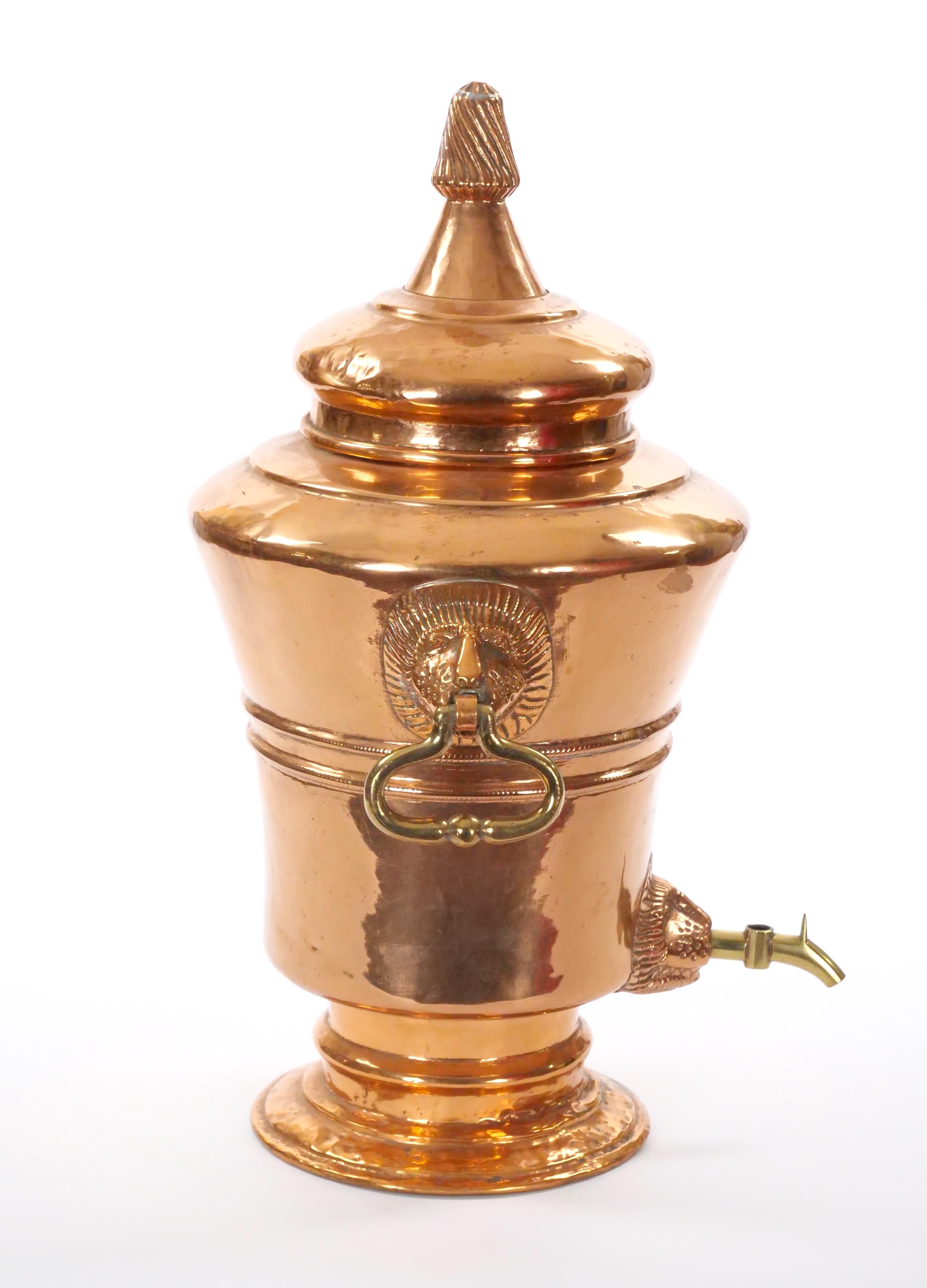 Large English Antique Copper Urn / Hinged Lid & Lions Head Side Handles For Sale 5