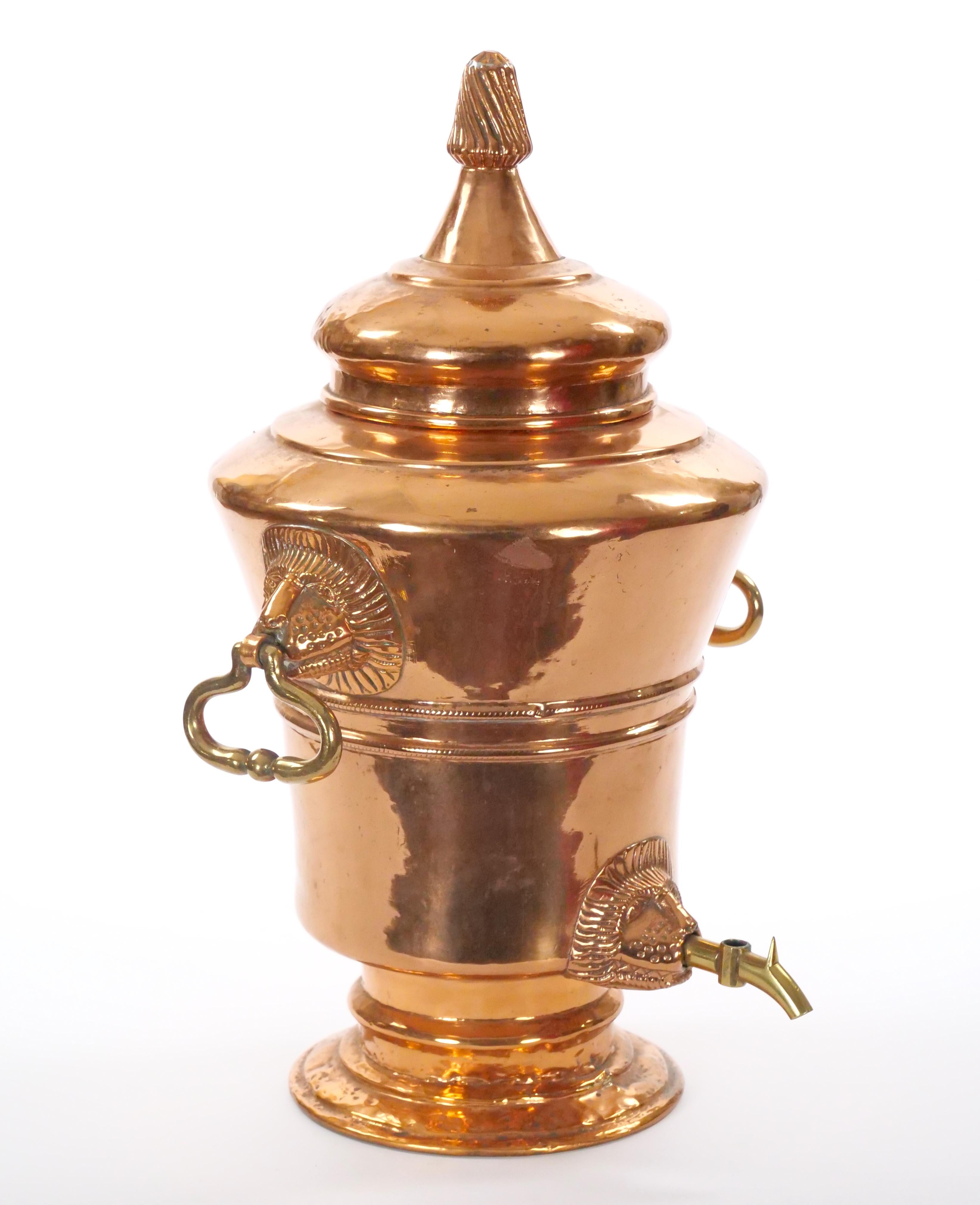 Large English Antique Copper Urn / Hinged Lid & Lions Head Side Handles In Good Condition For Sale In Tarry Town, NY