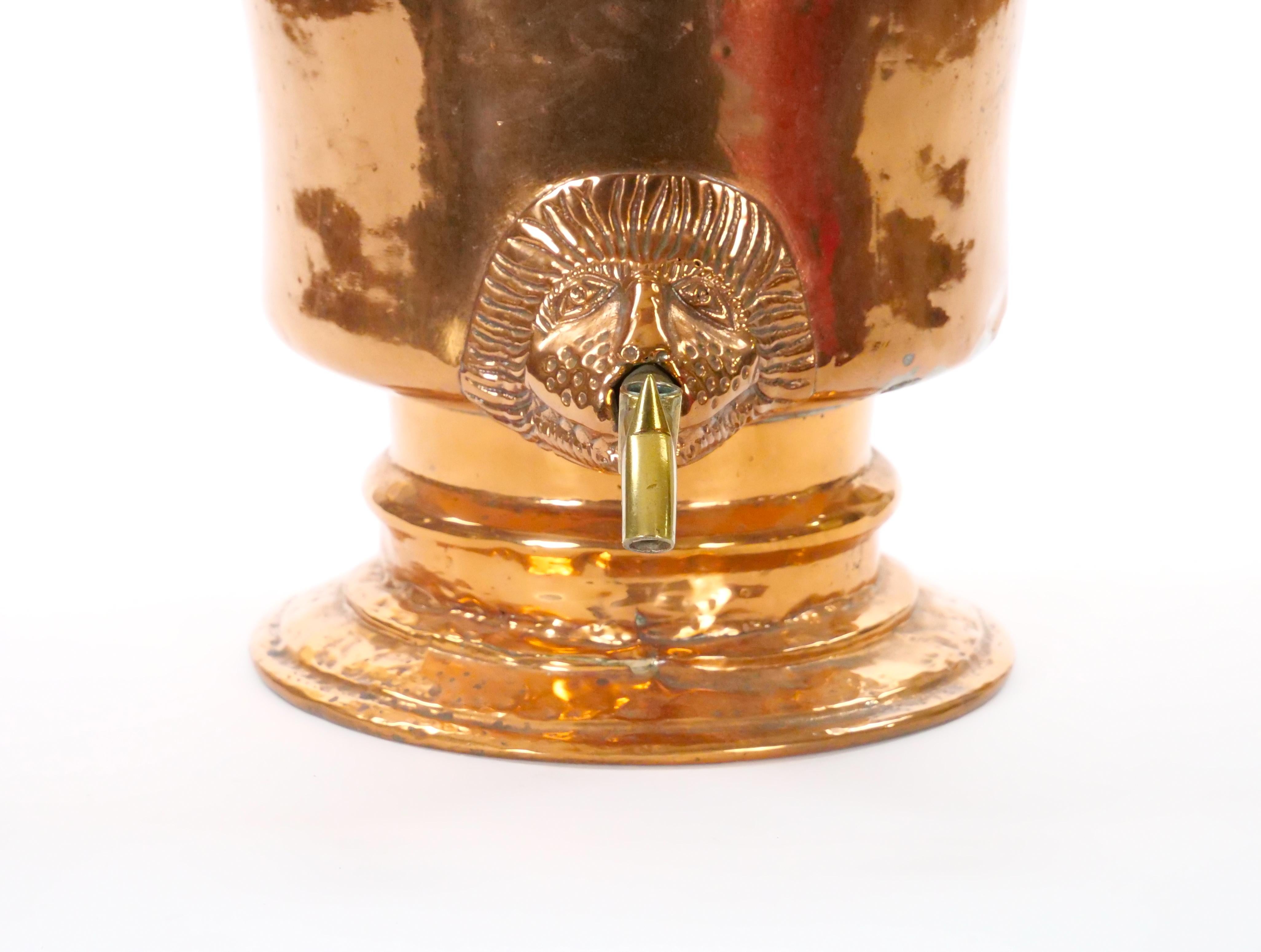 Large English Antique Copper Urn / Hinged Lid & Lions Head Side Handles For Sale 2