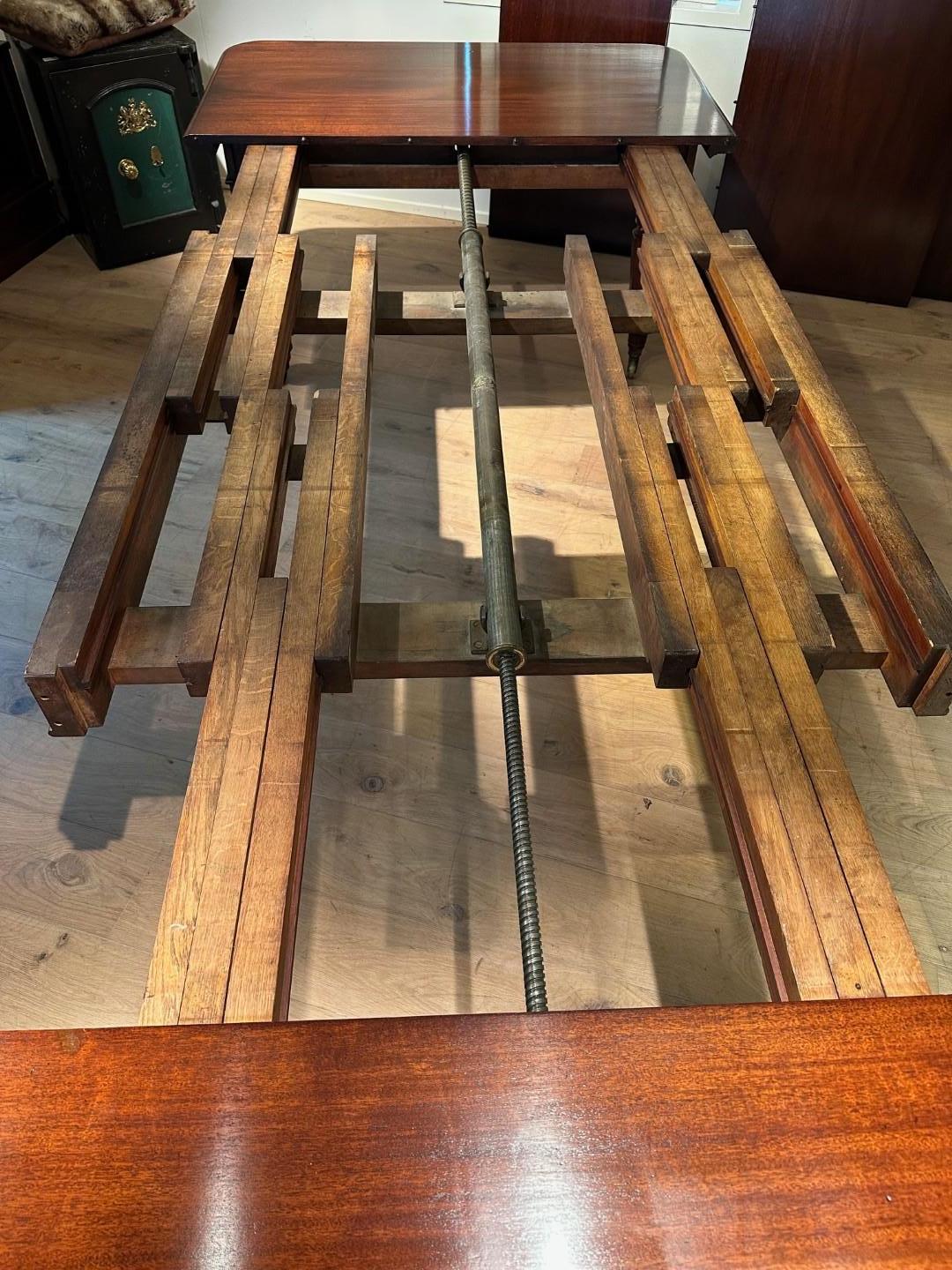 Grande table de salle à manger anglaise ancienne en vente 5