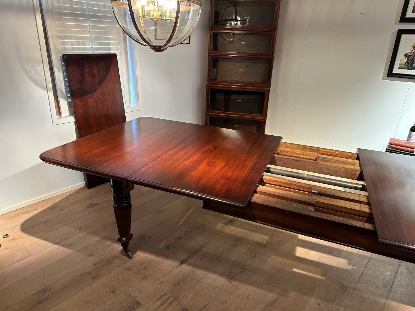 Grande table de salle à manger anglaise ancienne en vente 6