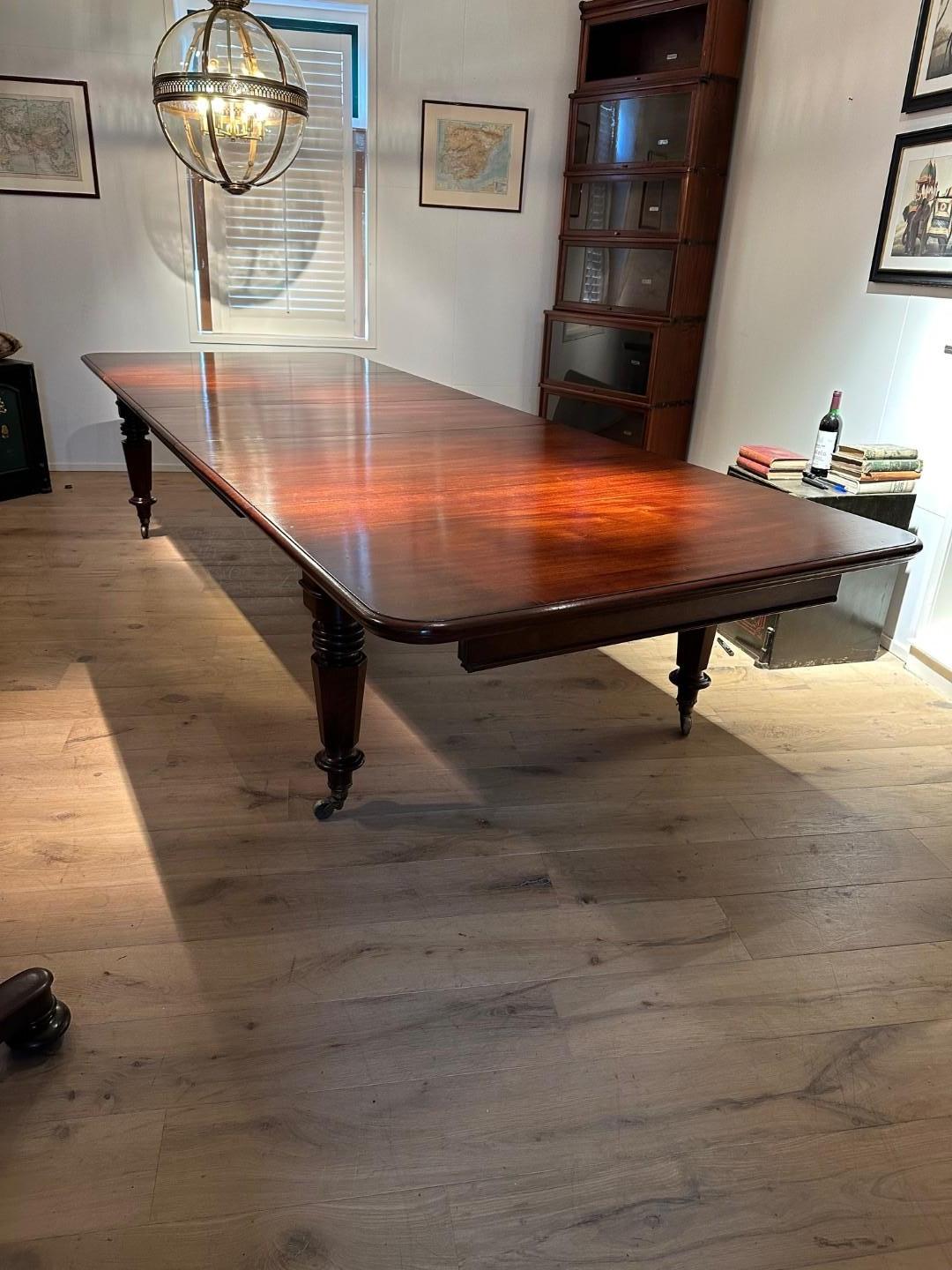 Grande table de salle à manger anglaise ancienne en vente 7