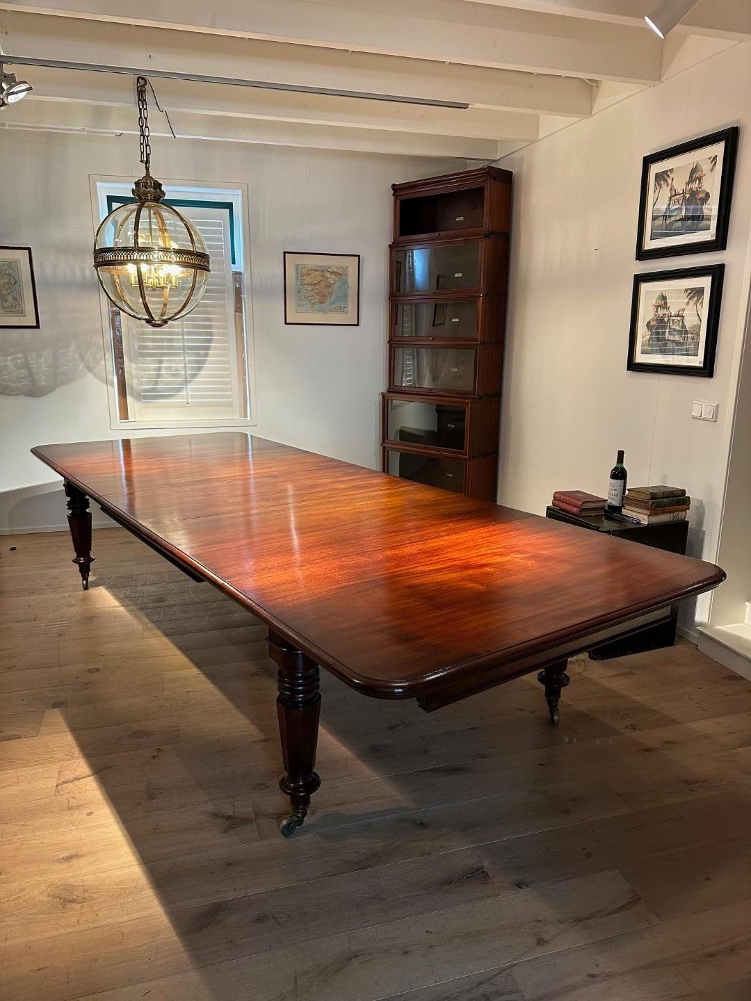 Grande table de salle à manger anglaise ancienne en vente 8
