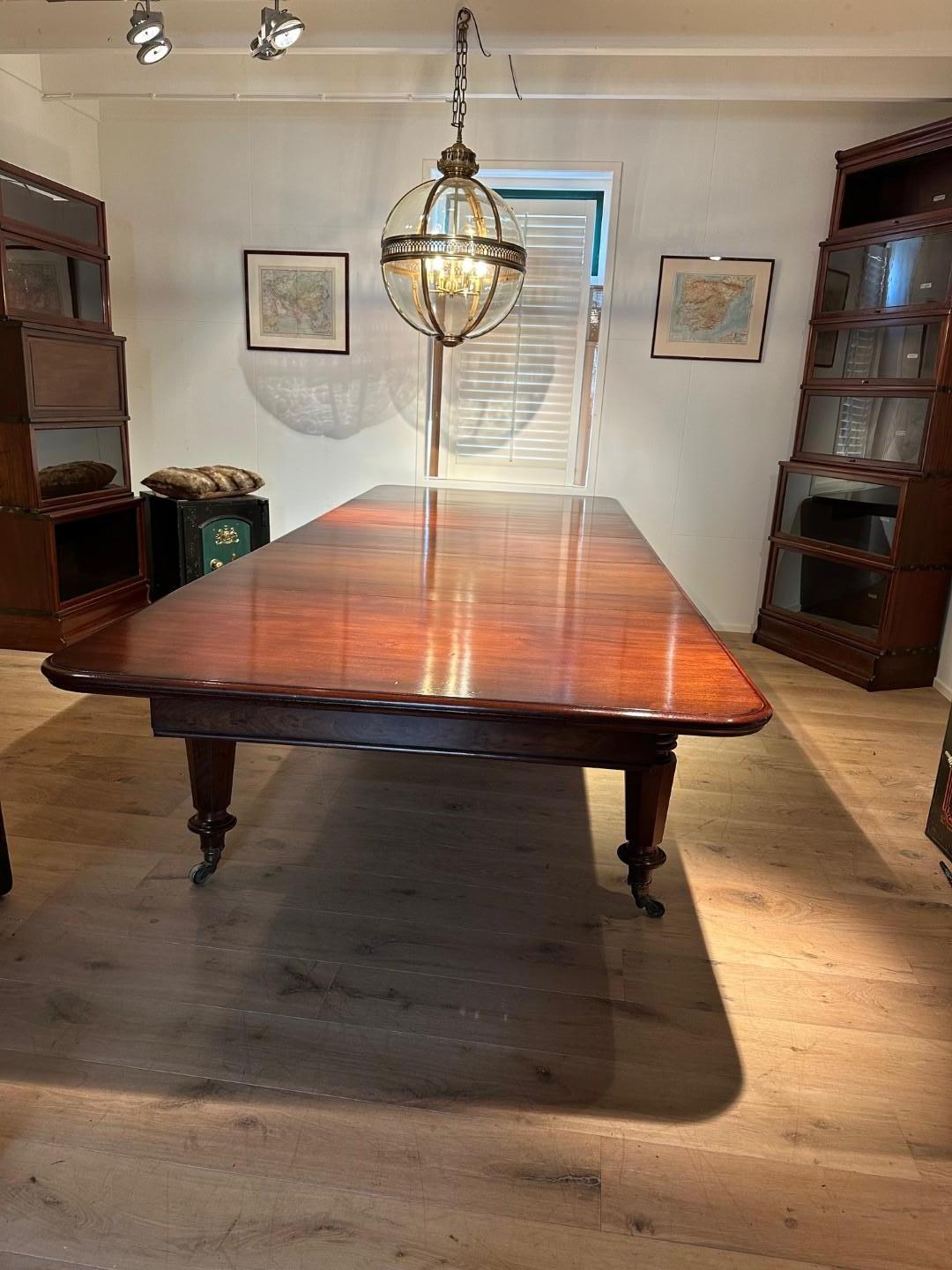 Grande table de salle à manger anglaise ancienne en vente 9