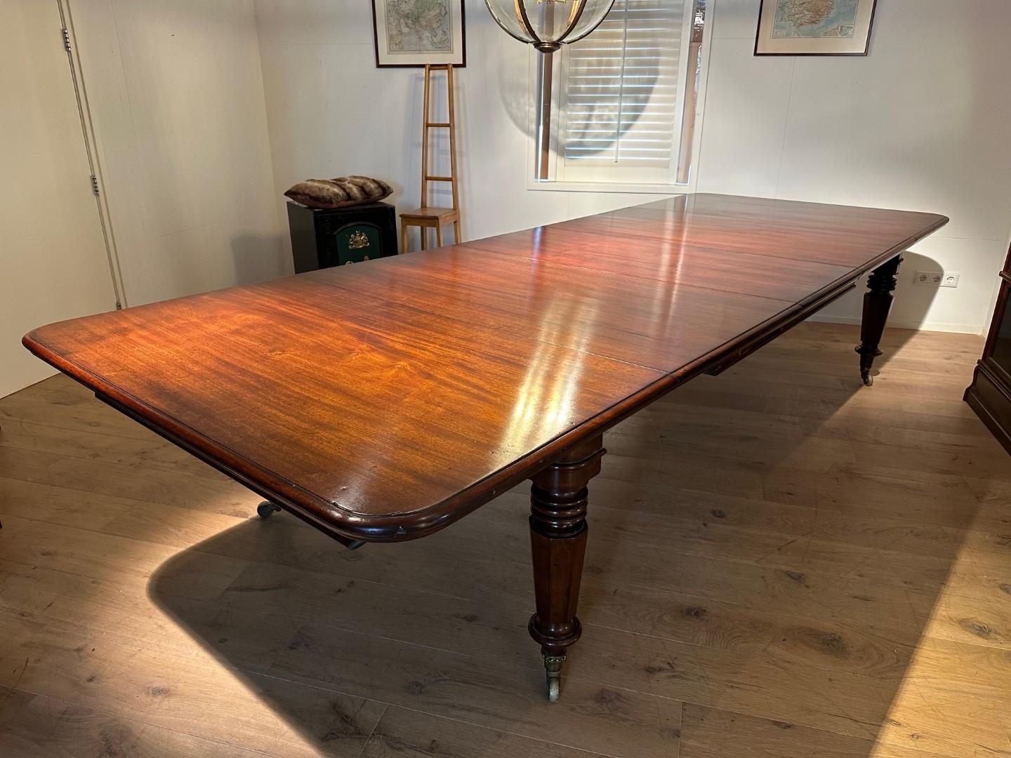 Grande table de salle à manger anglaise ancienne en vente 12