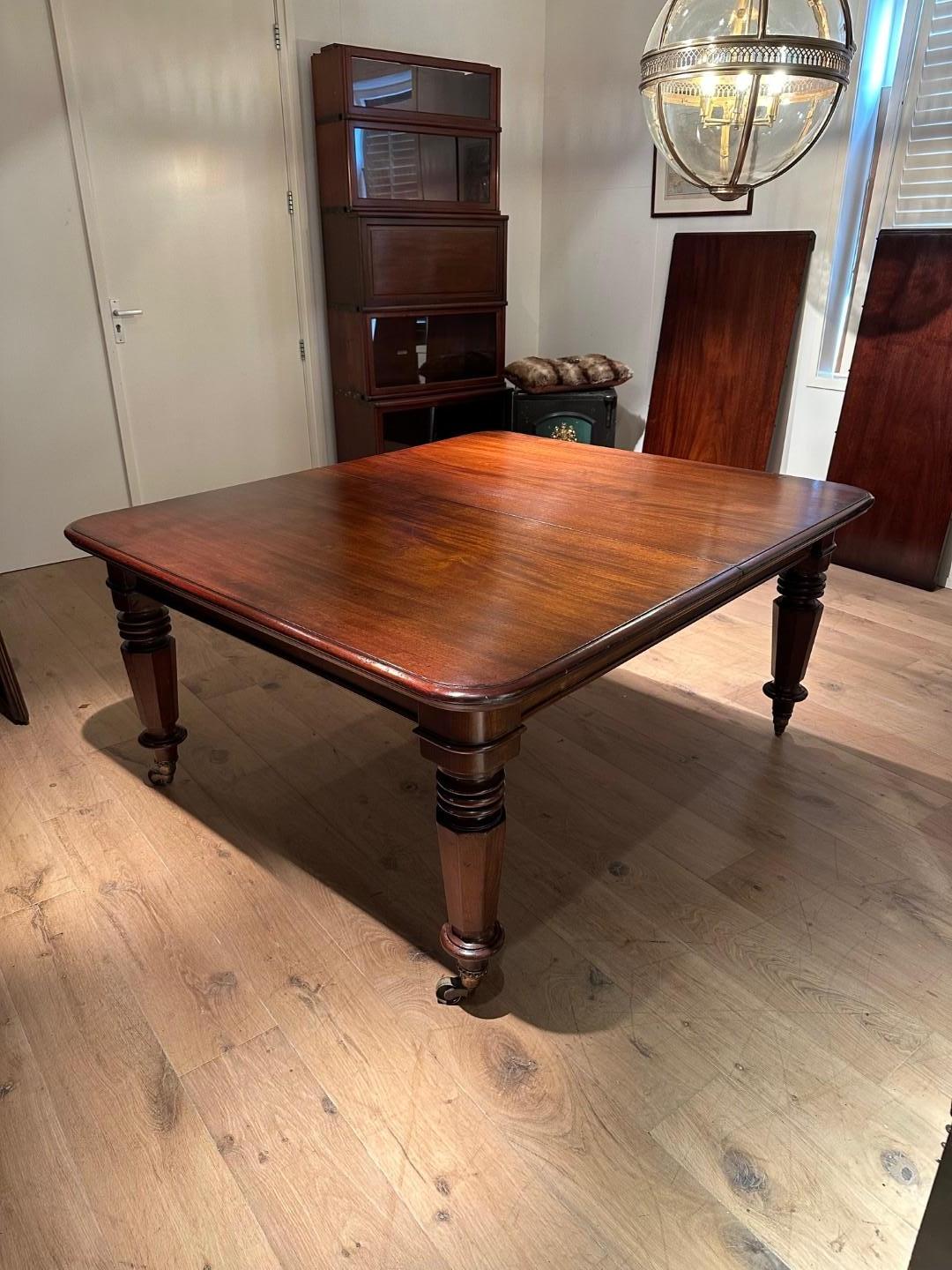 Acajou Grande table de salle à manger anglaise ancienne en vente
