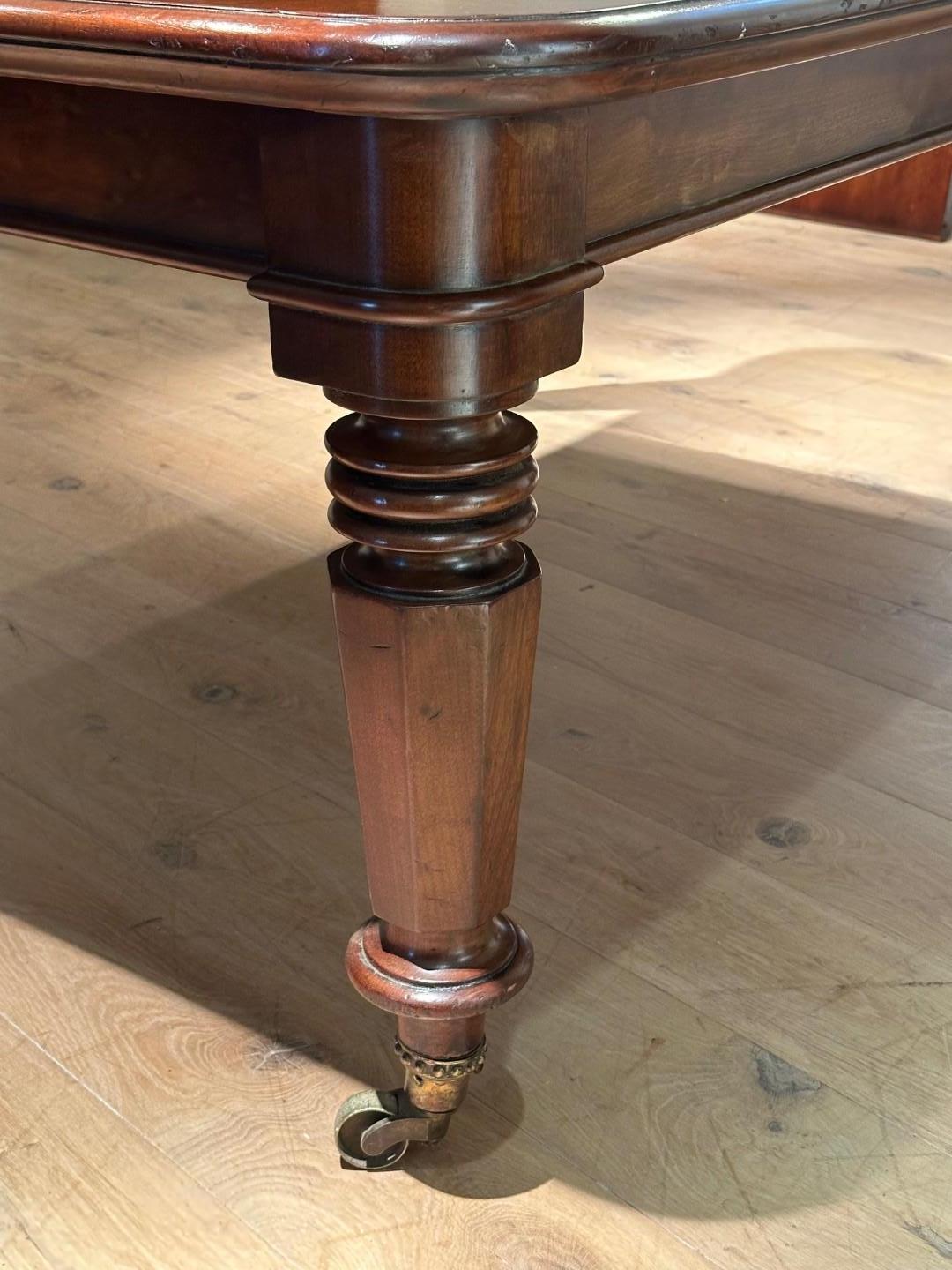 Grande table de salle à manger anglaise ancienne en vente 1