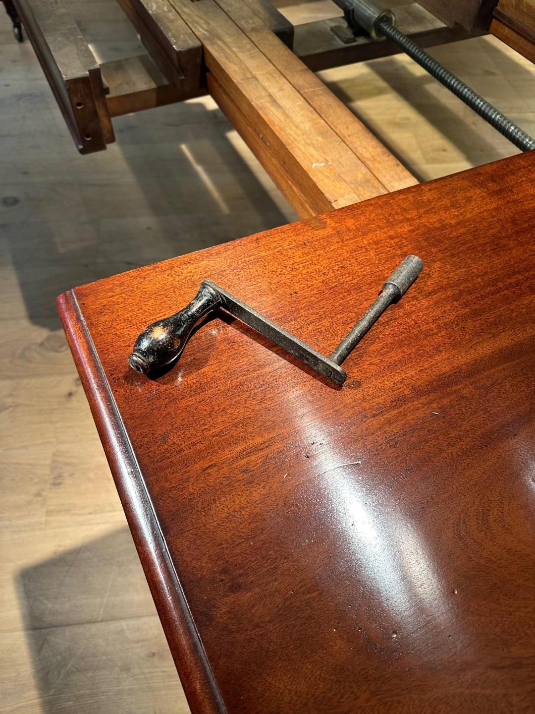 Grande table de salle à manger anglaise ancienne en vente 3