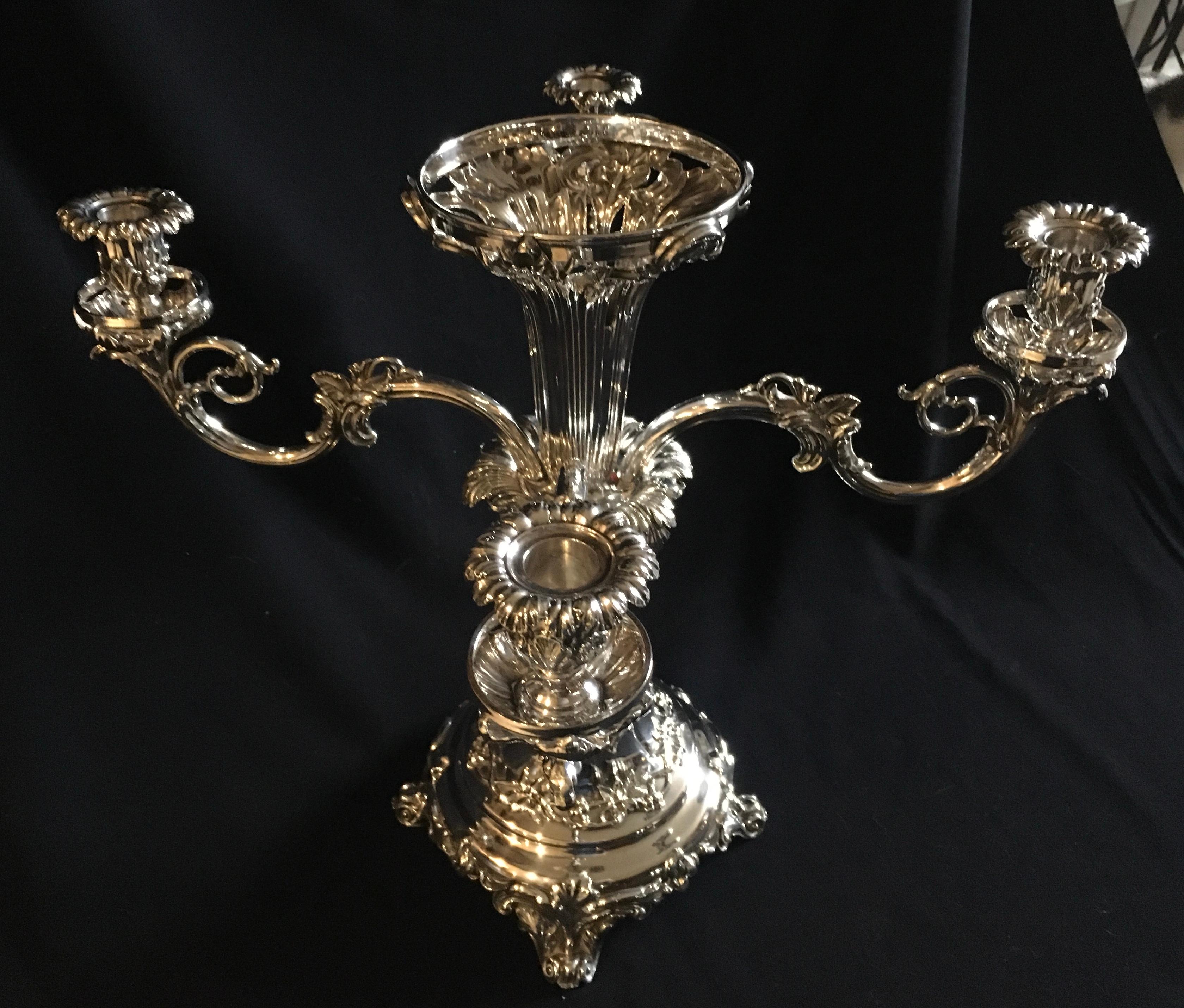 Large English Antique Silver Plate Epergne Centrepiece In Good Condition For Sale In Dordogne, FR