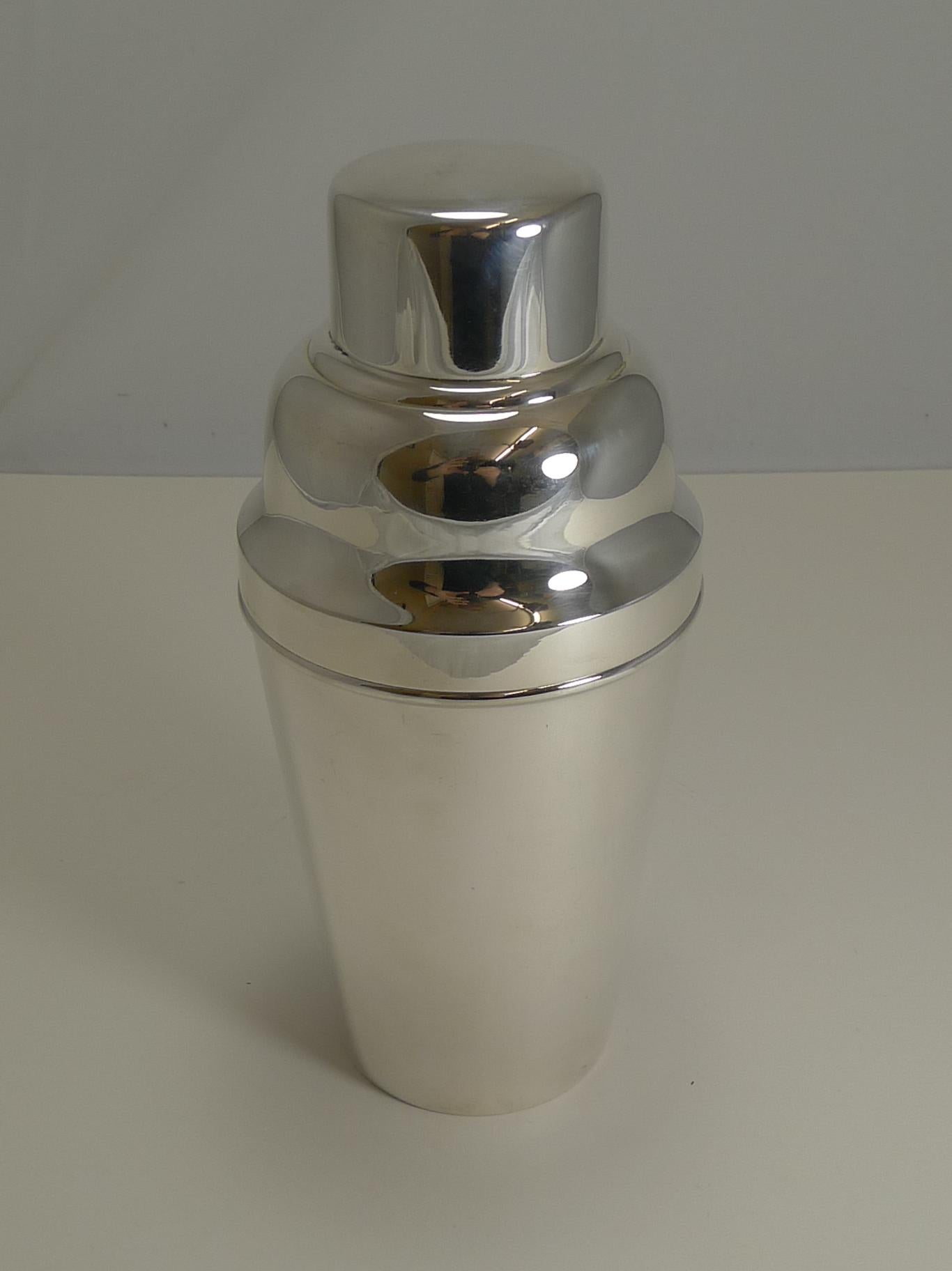 Large English Art Deco Silver Plate Cocktail Shaker with Ice Breaker, circa 1930 In Good Condition In Bath, GB