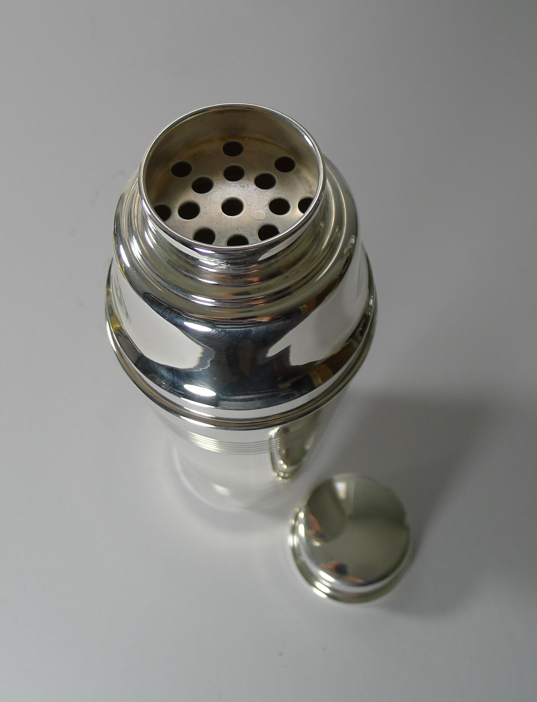 An impressive and handsome cocktail shaker in silver plate dating to the 1930's. 

The underside is fully marked EPNS for Electro Plated Nickel Silver and Made In England.

Excellent condition measuring 10