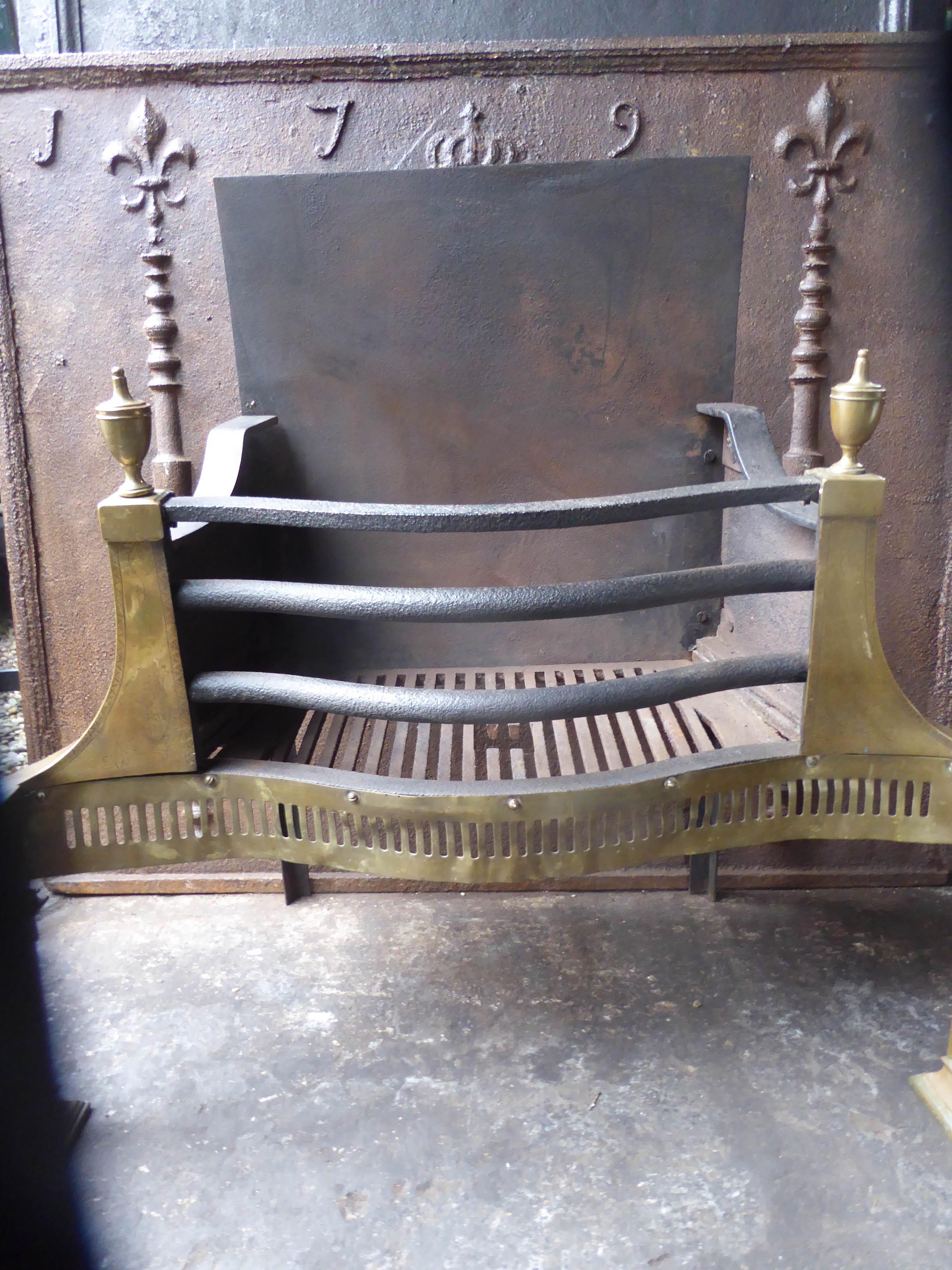 Large English Art Nouveau Fireplace Grate, Fire Grate In Good Condition In Amerongen, NL