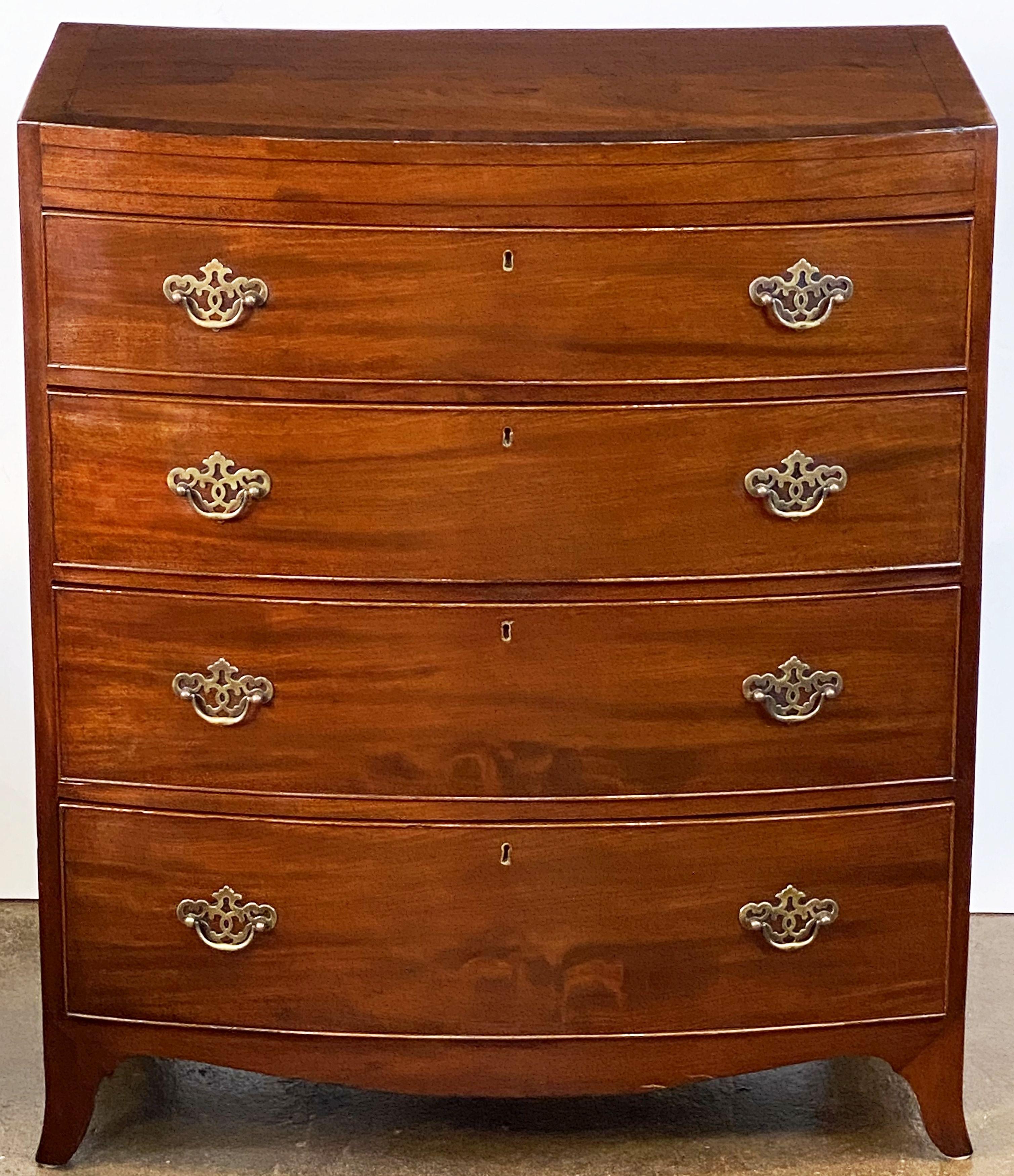 19th Century Large English Bow Front Chest of Drawers of Mahogany For Sale