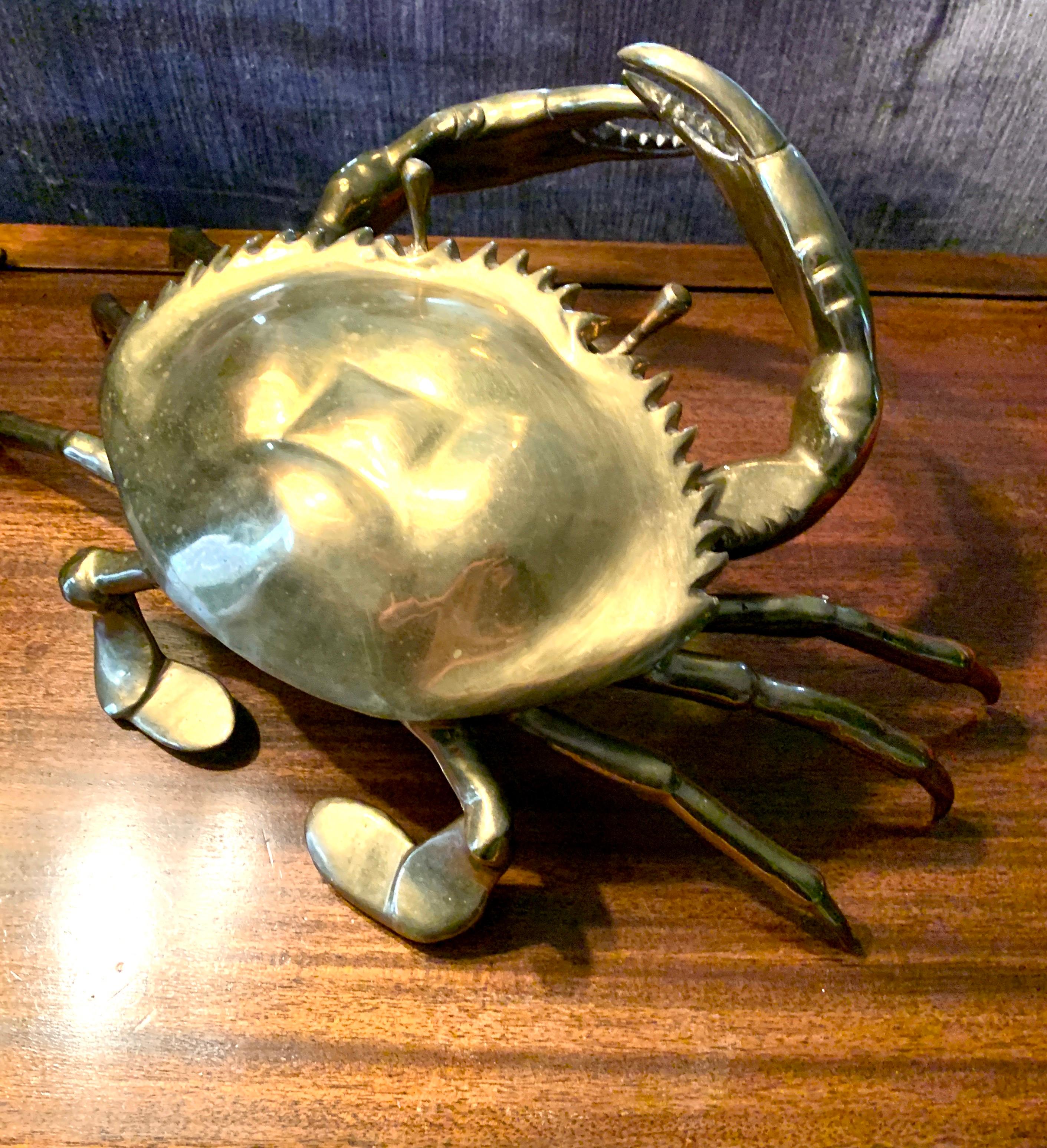 Laiton Grande sculpture ou boîte anglaise de crabe à couvercle en laiton en vente