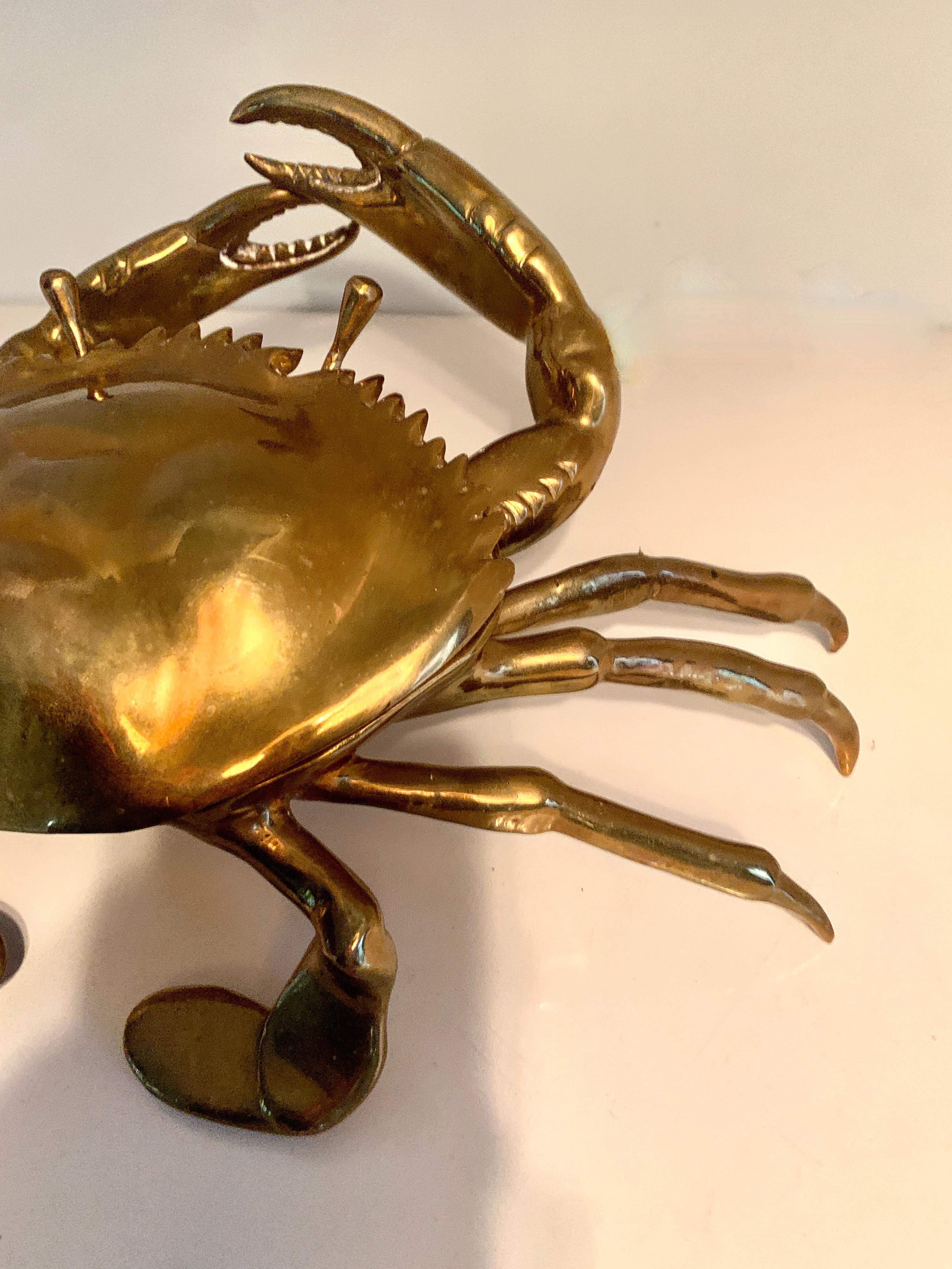 Grande sculpture ou boîte anglaise de crabe à couvercle en laiton en vente 3