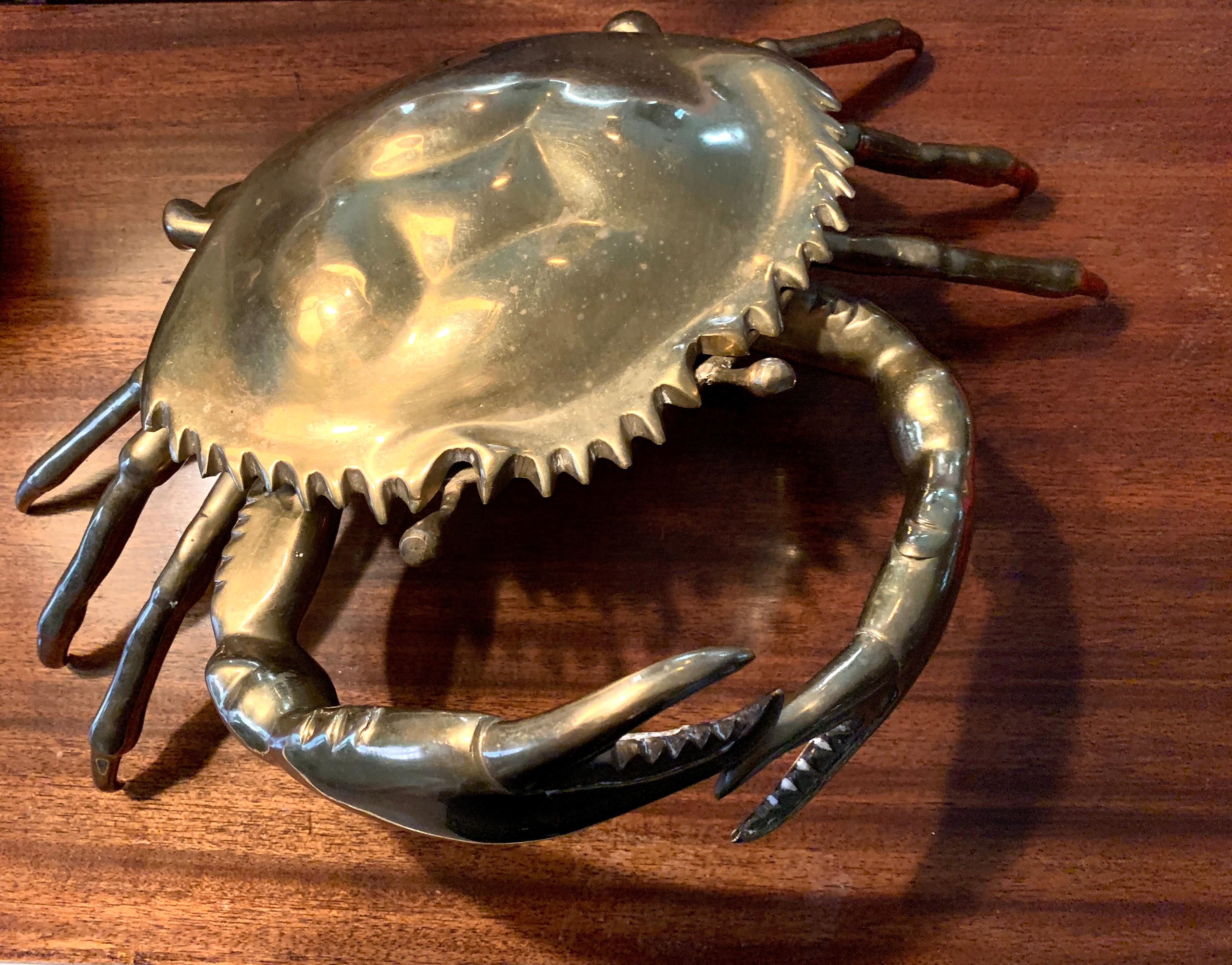 Grande sculpture ou boîte anglaise de crabe à couvercle en laiton Bon état - En vente à Los Angeles, CA