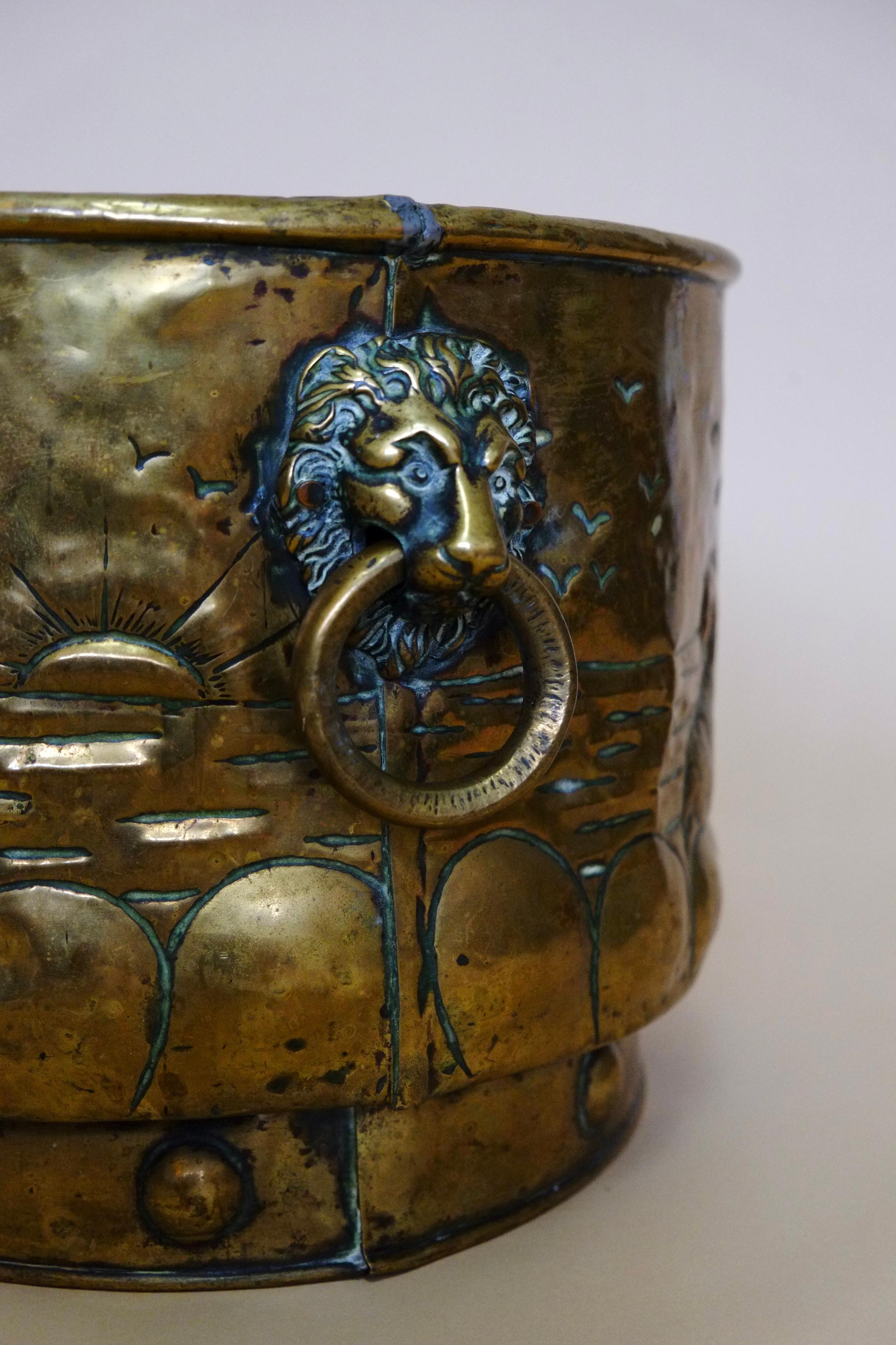 Hand-Crafted Large English Brass Lion Head Coal Bucket - Fireside log bucket For Sale