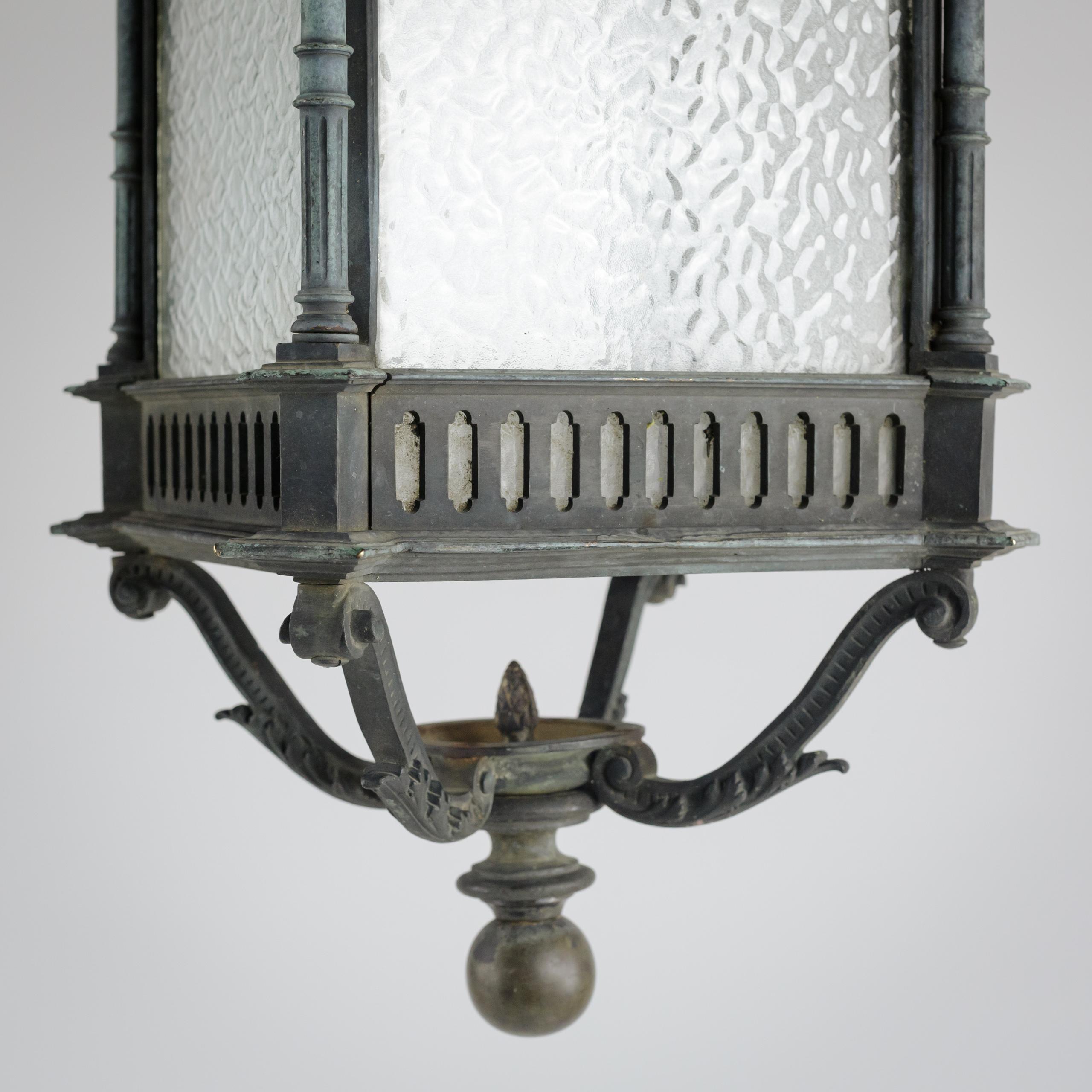 XX secolo Lanterna a colonna corinzia inglese di grandi dimensioni in bronzo in vendita