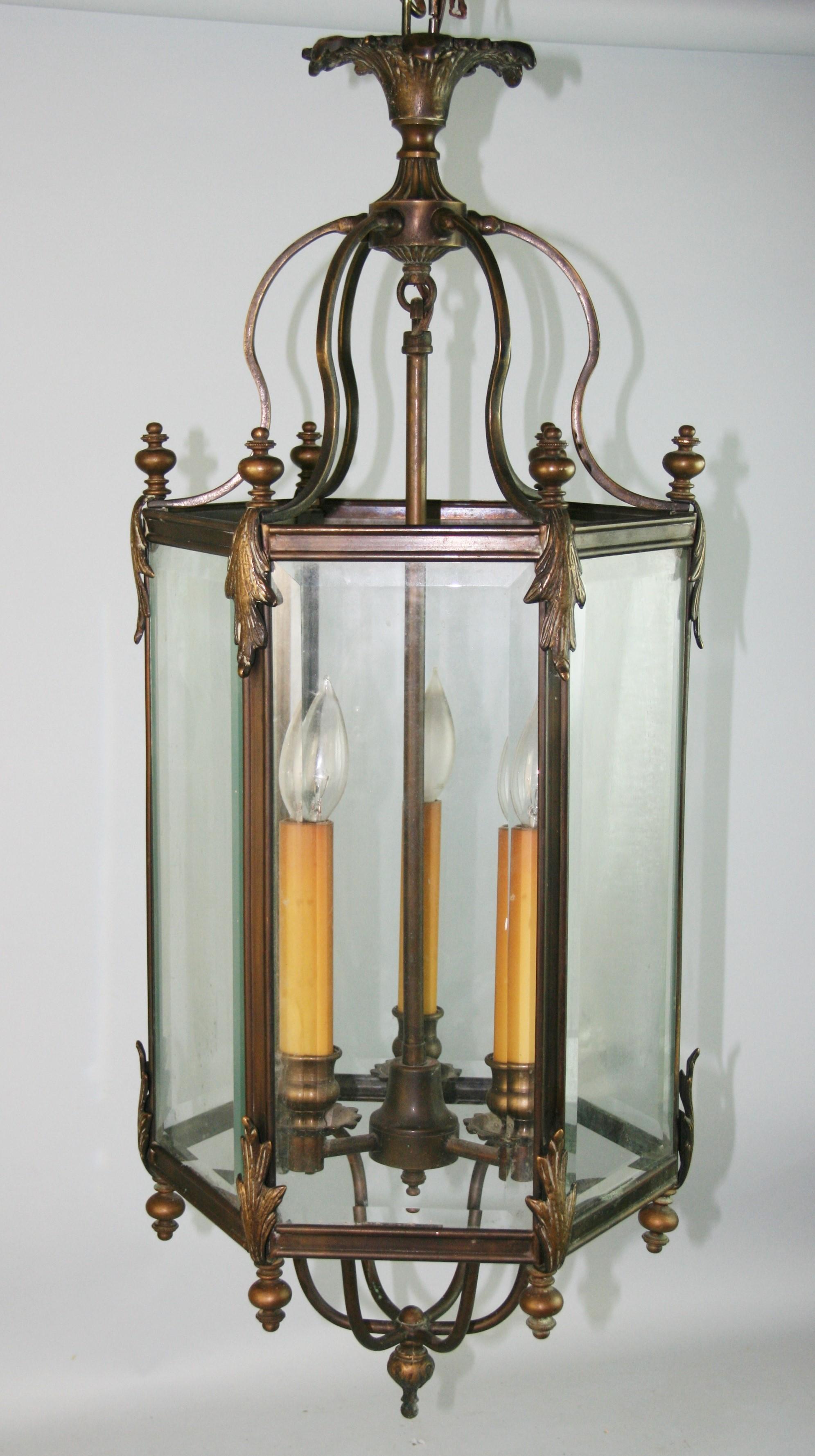 1451 Grande lanterne anglaise à 3 lumières en bronze et verre biseauté