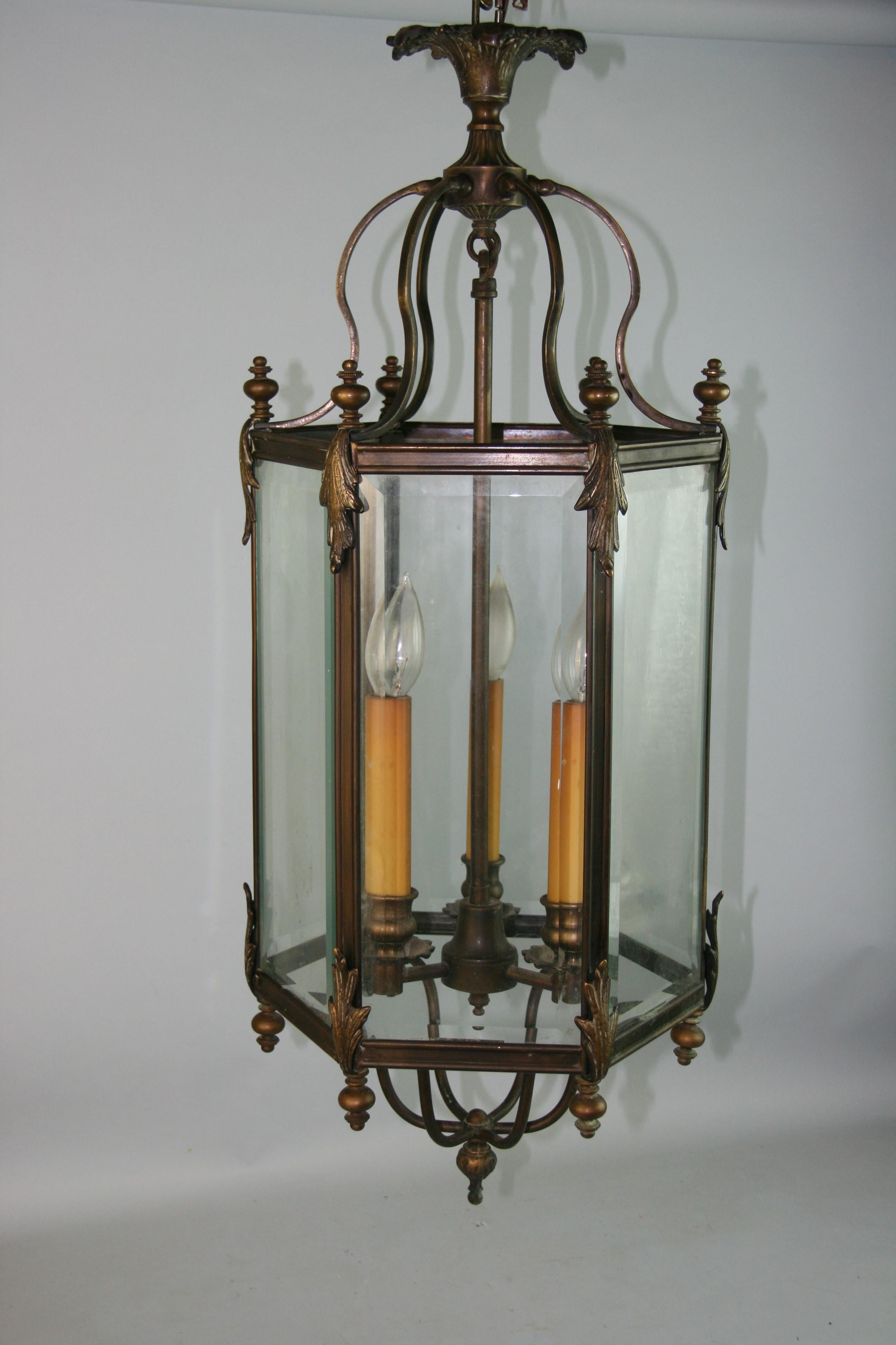 Large English Bronze Lantern In Good Condition For Sale In Douglas Manor, NY