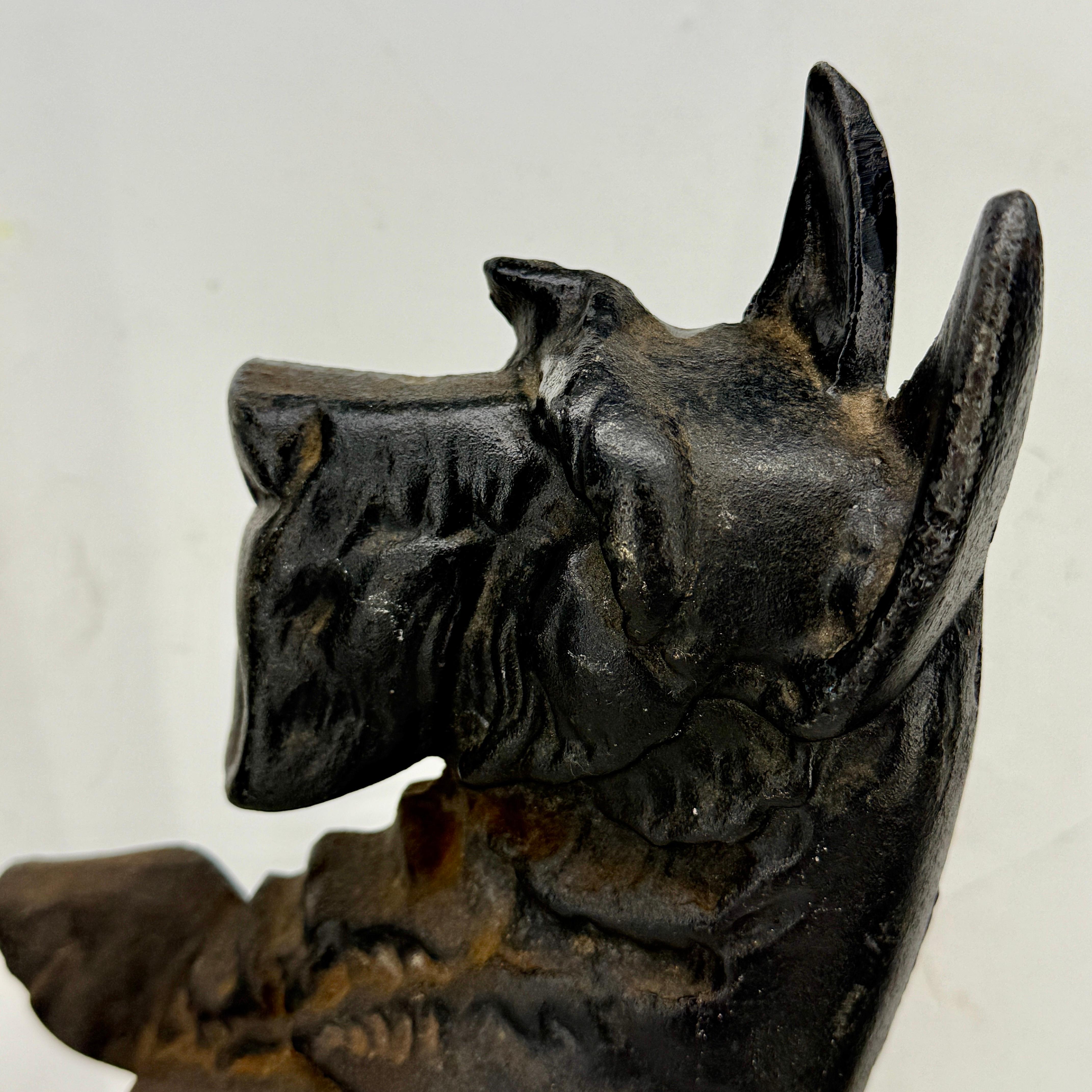 Scultura fermaporta di cane Scottie Terrier in ghisa inglese di grandi dimensioni in vendita 2
