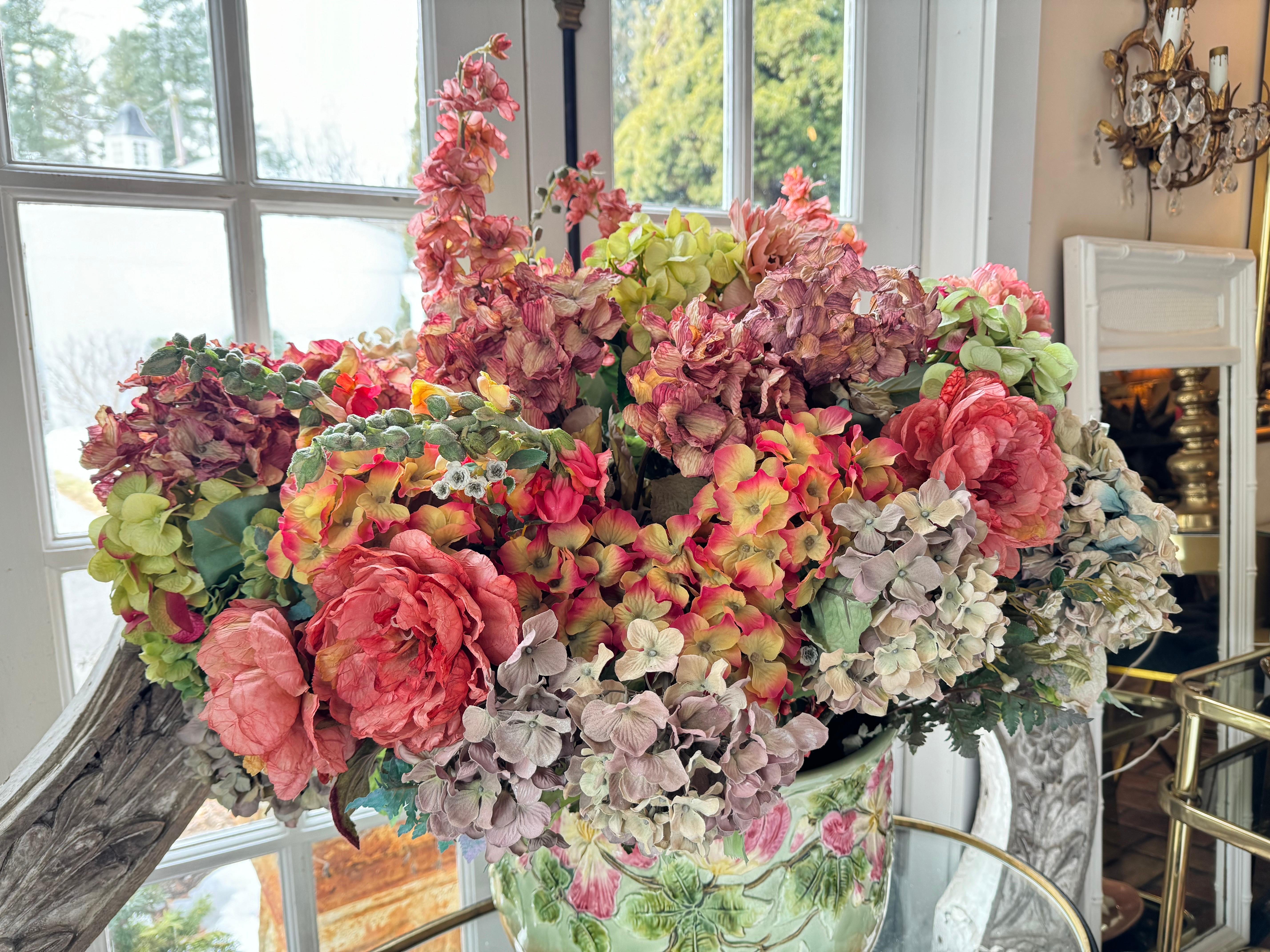 Grande jardinière anglaise en céramique avec fleurs en soie en vente 5