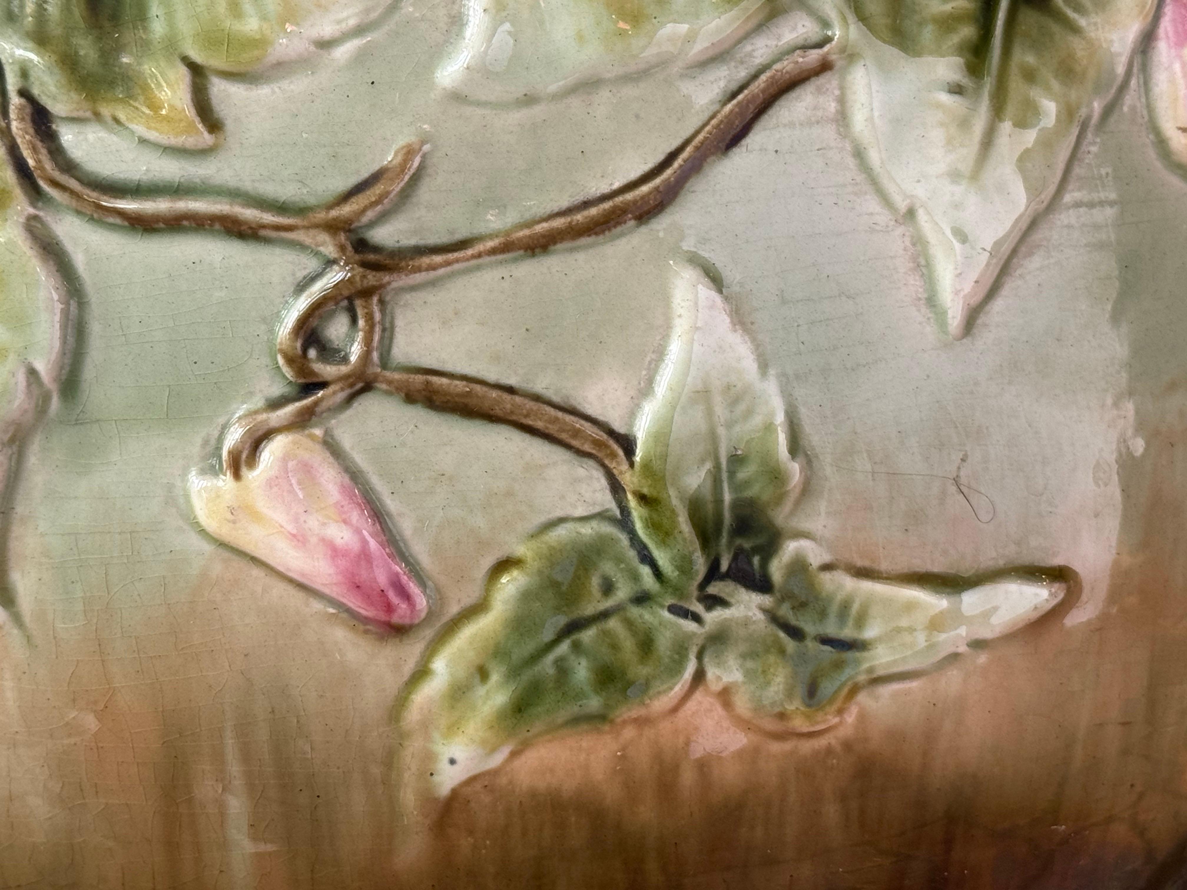Große englische Keramik-Jardinière mit Seidenblumen im Angebot 12