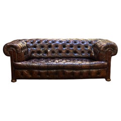 Large English Chesterfield Sofa of Tufted Leather from the Edwardian Era