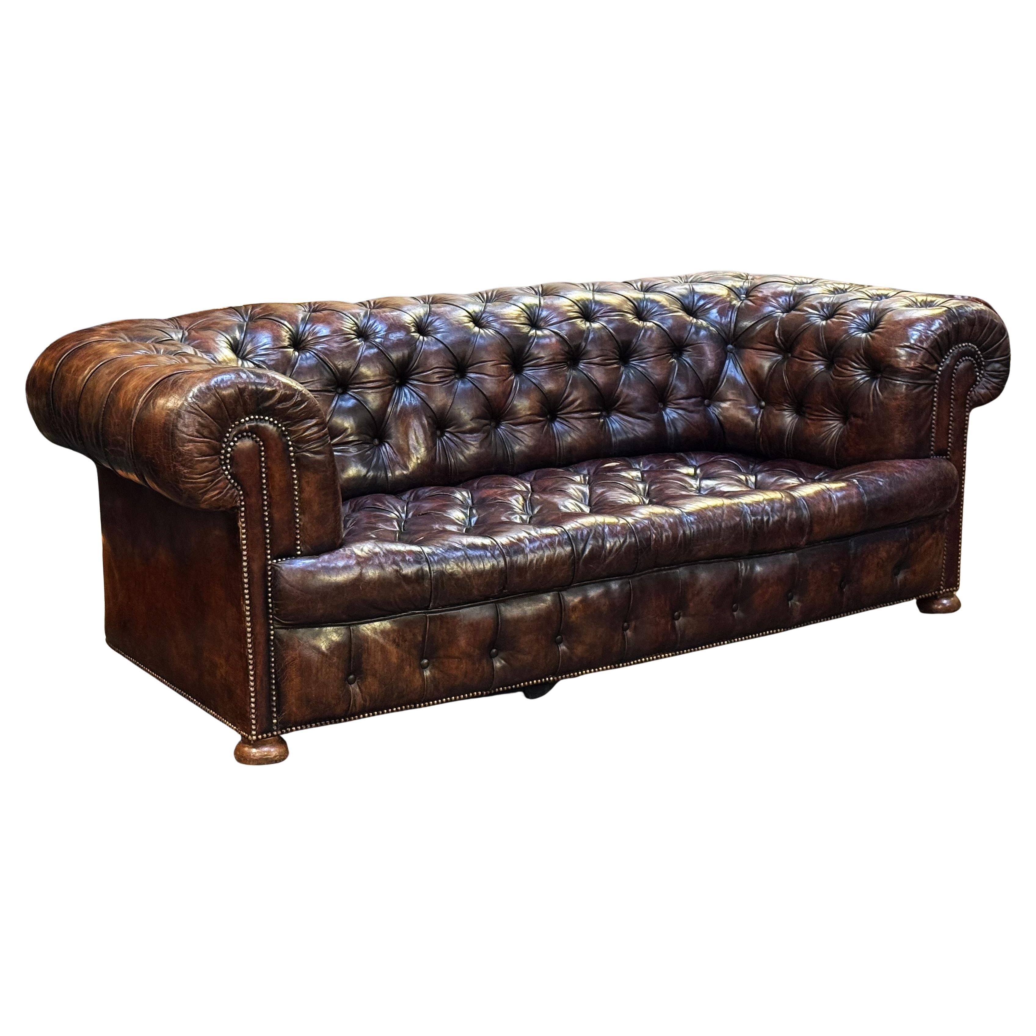 Turned Large English Chesterfield Sofa of Tufted Leather from the Edwardian Era For Sale