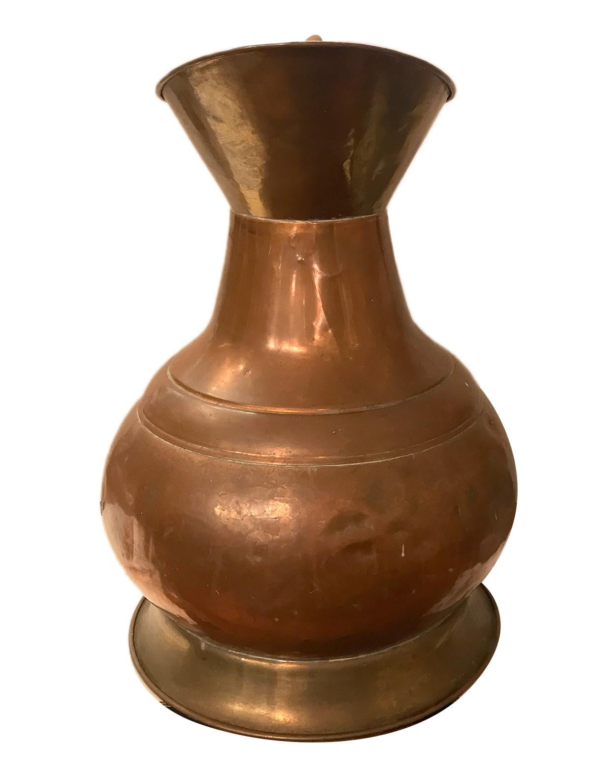 Anglais Grand vase/carafe anglaise en cuivre en vente