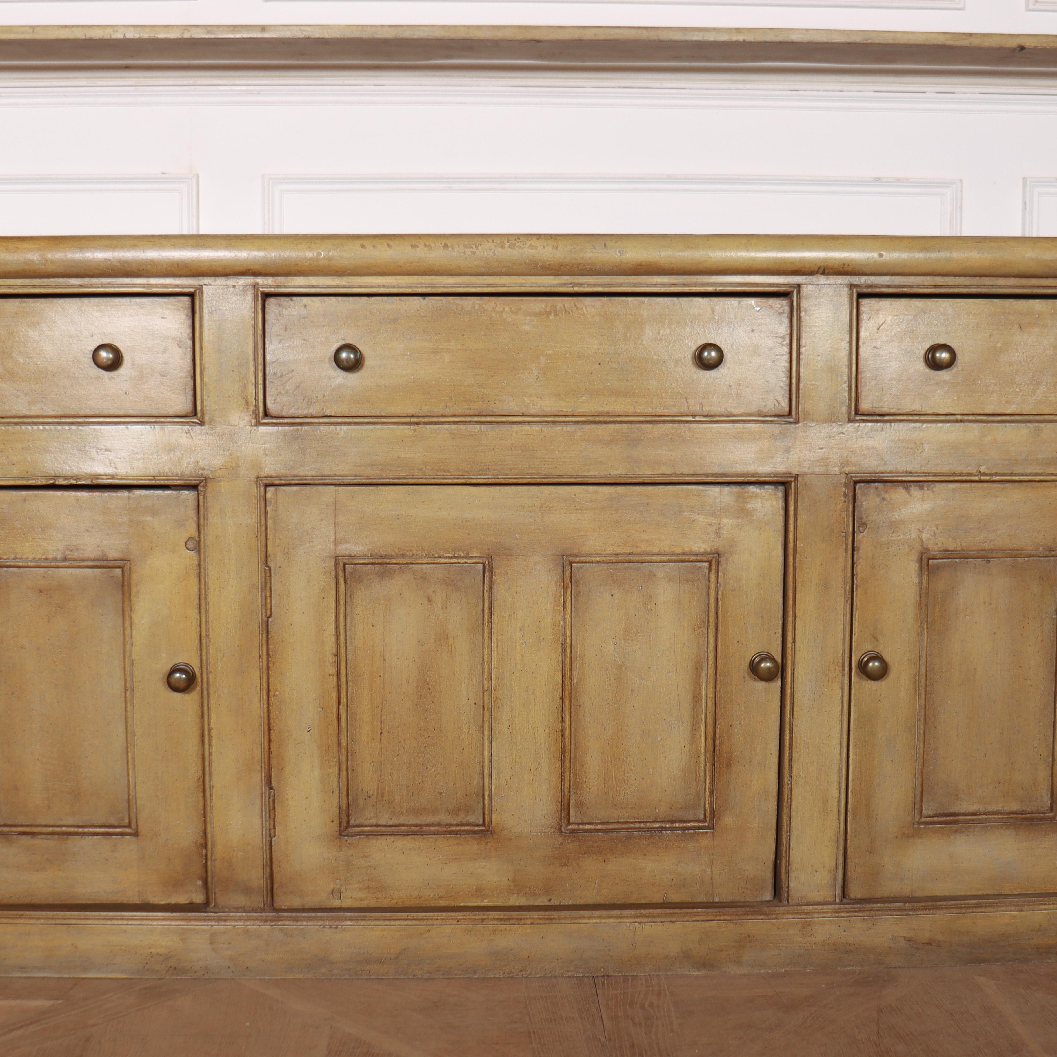 Vittoriano Grande comò della casa di campagna inglese in vendita