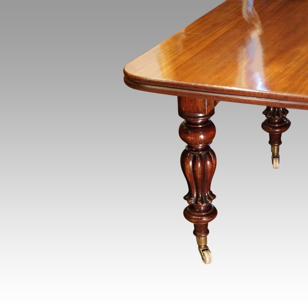 Large English Country Mansion Victorian 12+Seat Mahogany Dining Table circa 1860 In Good Condition For Sale In Salisbury, Wiltshire